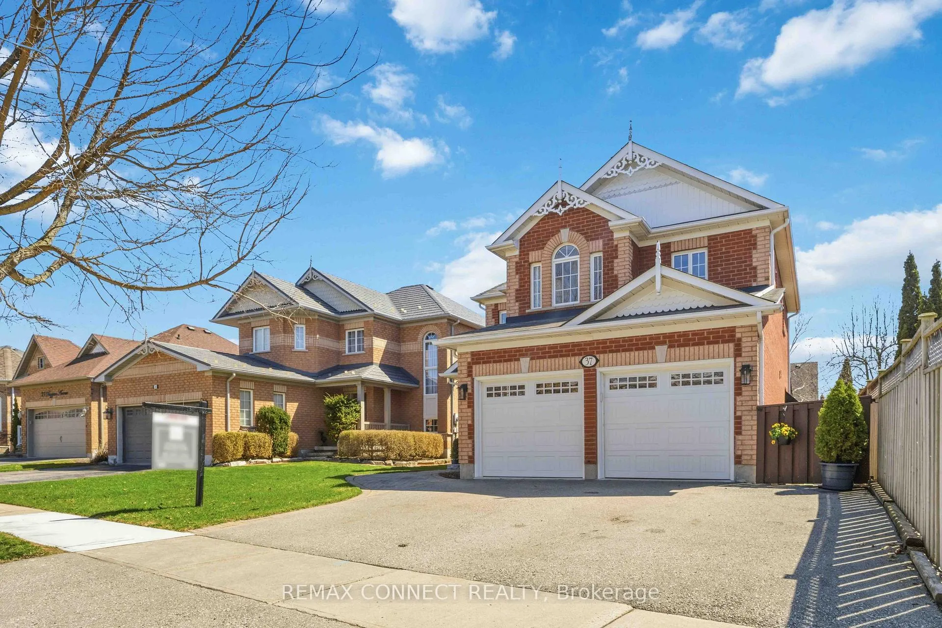 Photo 2 of 37 Duggan Avenue, Whitby, Brooklin — HOMEH