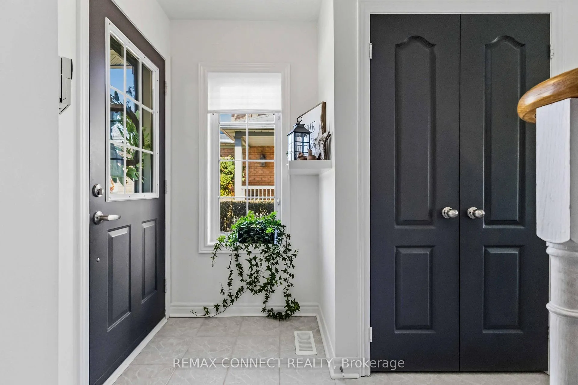 Photo 5 of 37 Duggan Avenue, Whitby, Brooklin — HOMEH