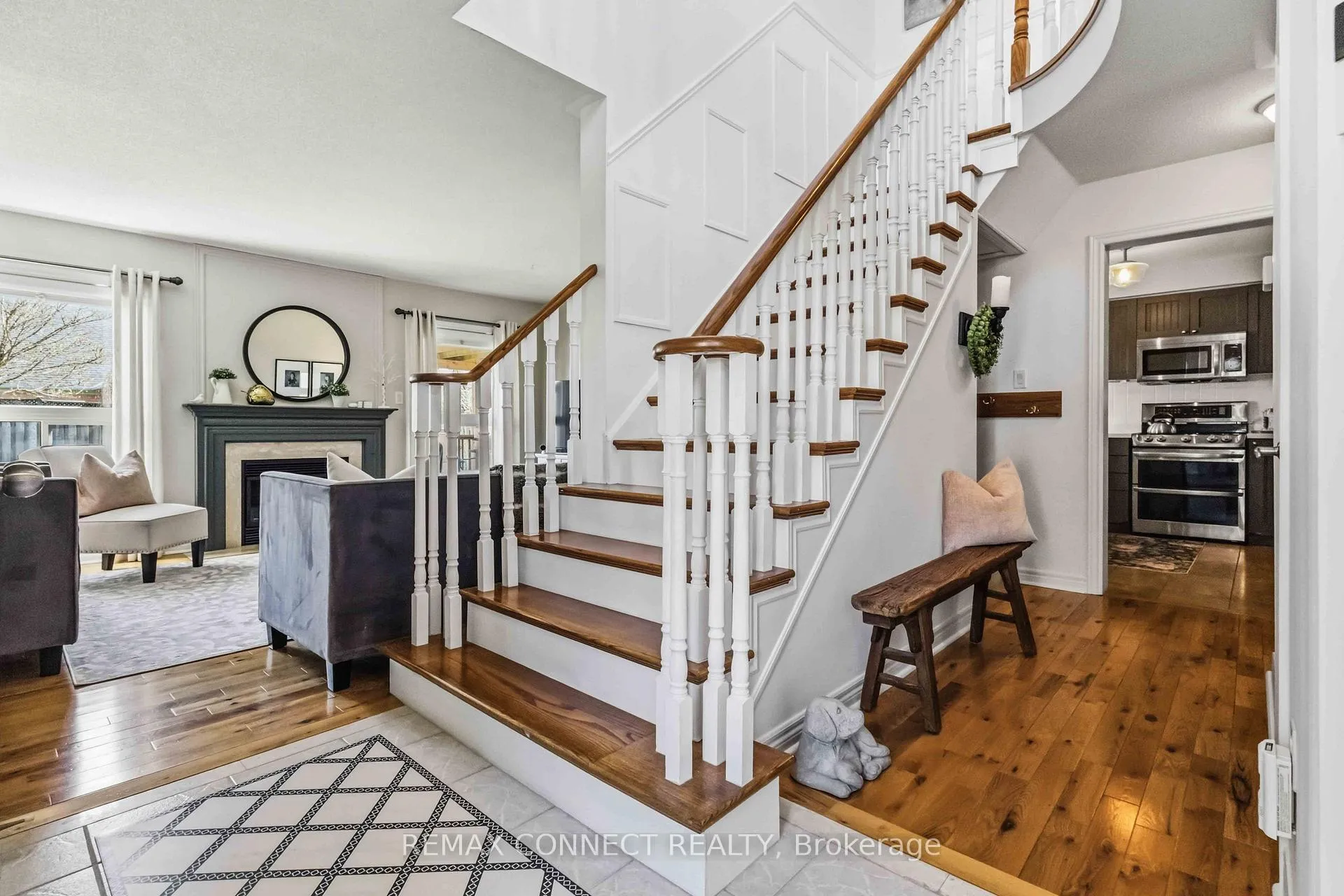 Photo 6 of 37 Duggan Avenue, Whitby, Brooklin — HOMEH