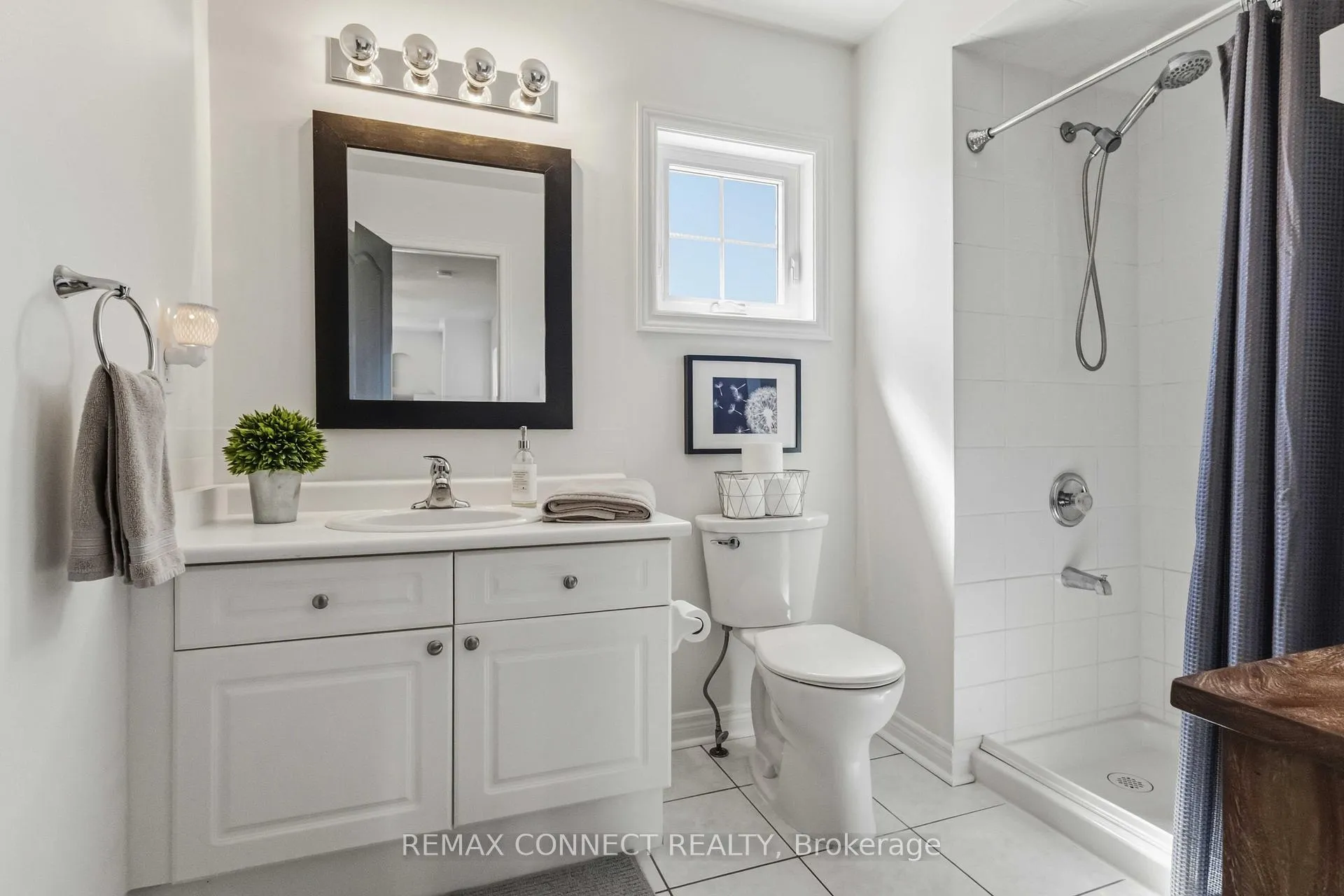 Photo 26 of 37 Duggan Avenue, Whitby, Brooklin — HOMEH