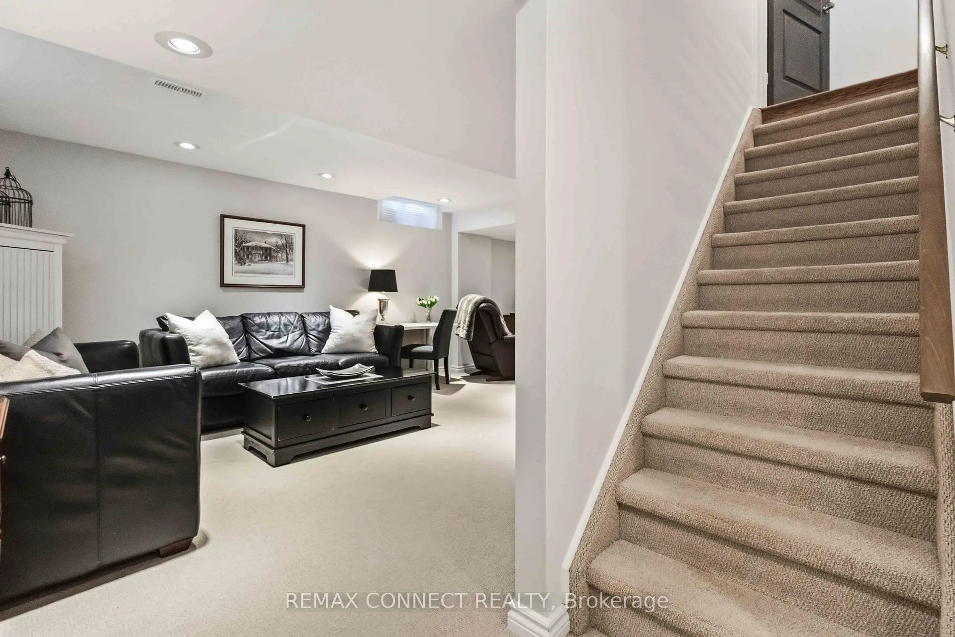 Photo 27 of 37 Duggan Avenue, Whitby, Brooklin — HOMEH