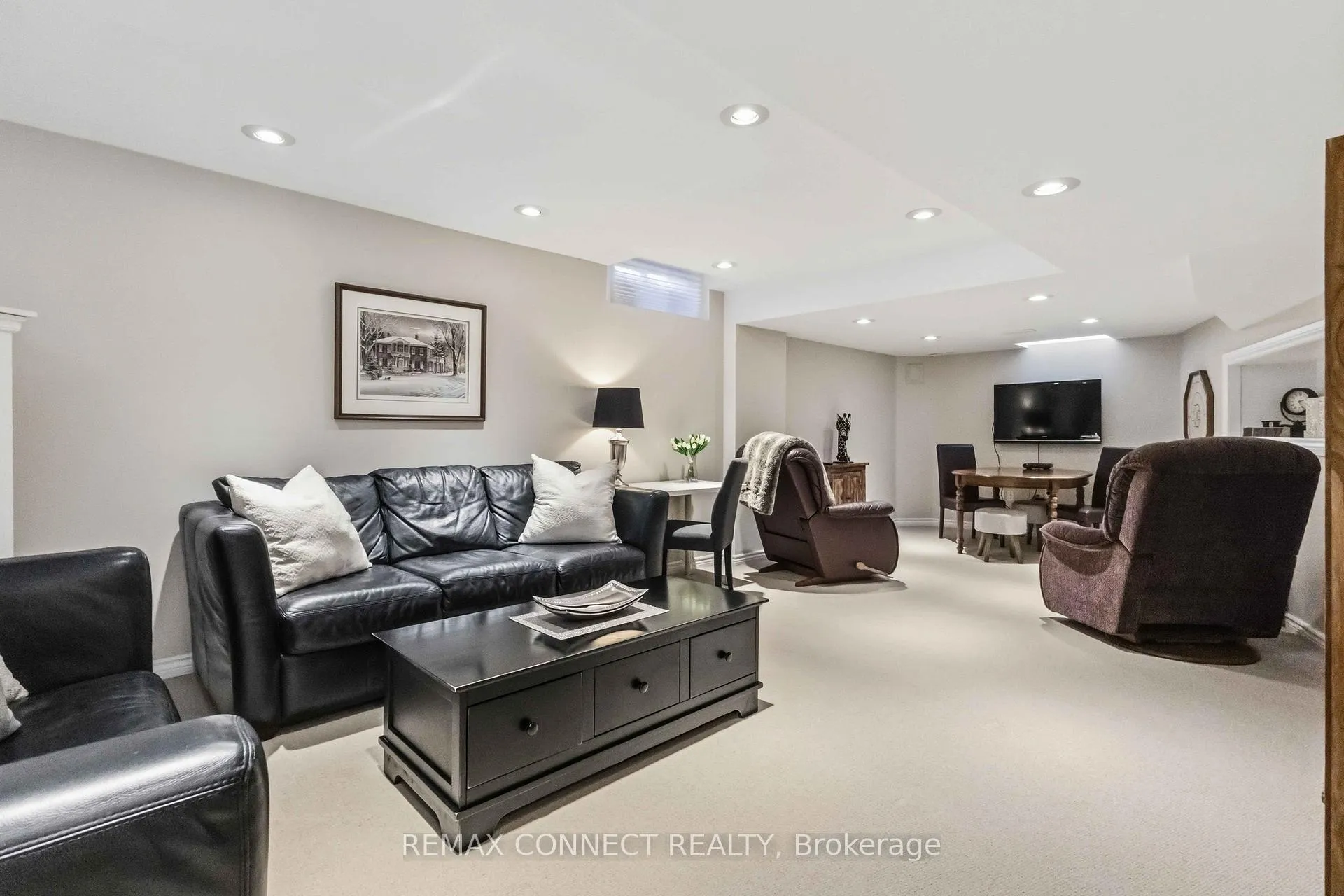 Photo 28 of 37 Duggan Avenue, Whitby, Brooklin — HOMEH