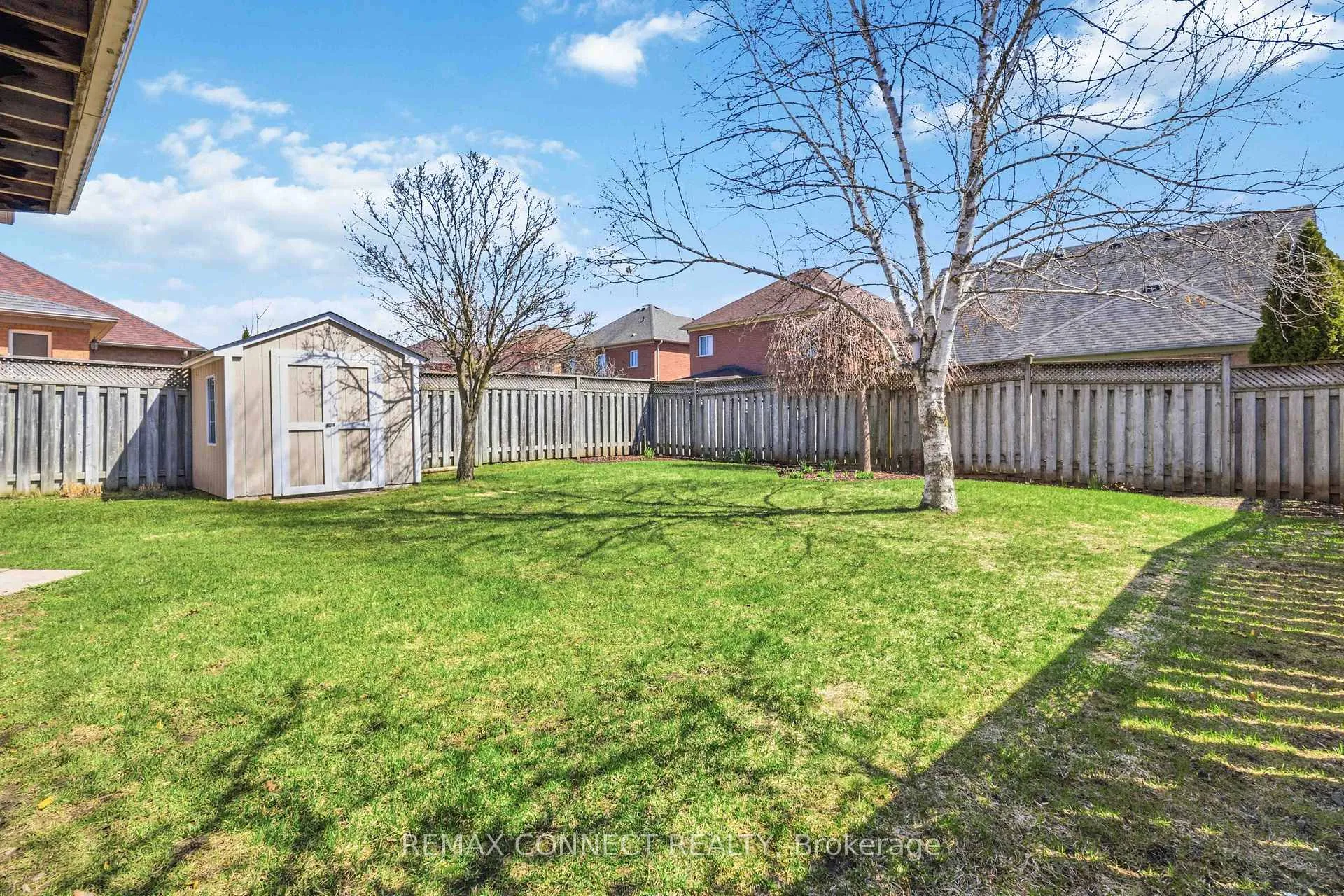 Photo 31 of 37 Duggan Avenue, Whitby, Brooklin — HOMEH