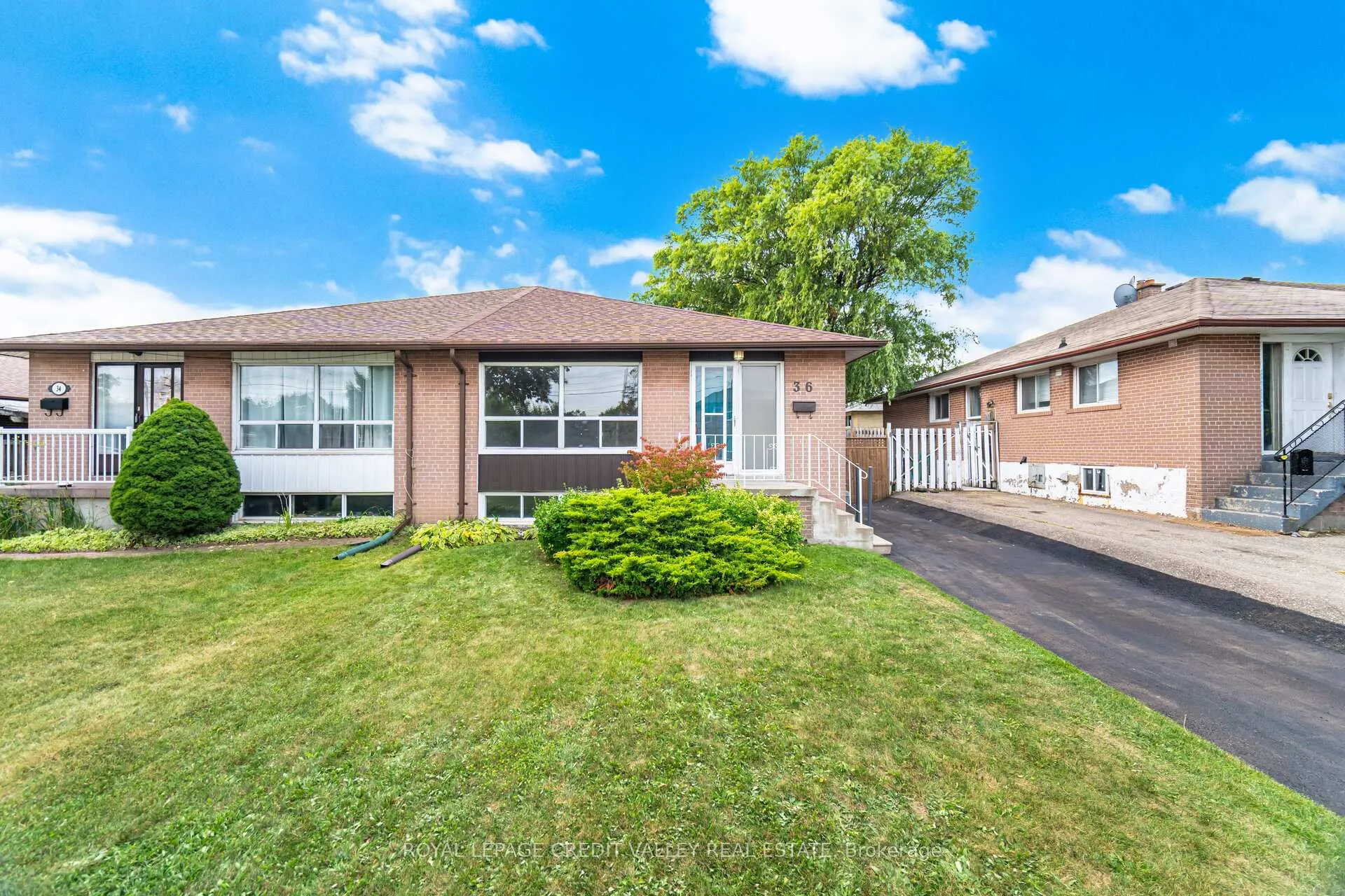 Photo 2 of 36 Autumn Boulevard, Brampton, Avondale — HOMEH
