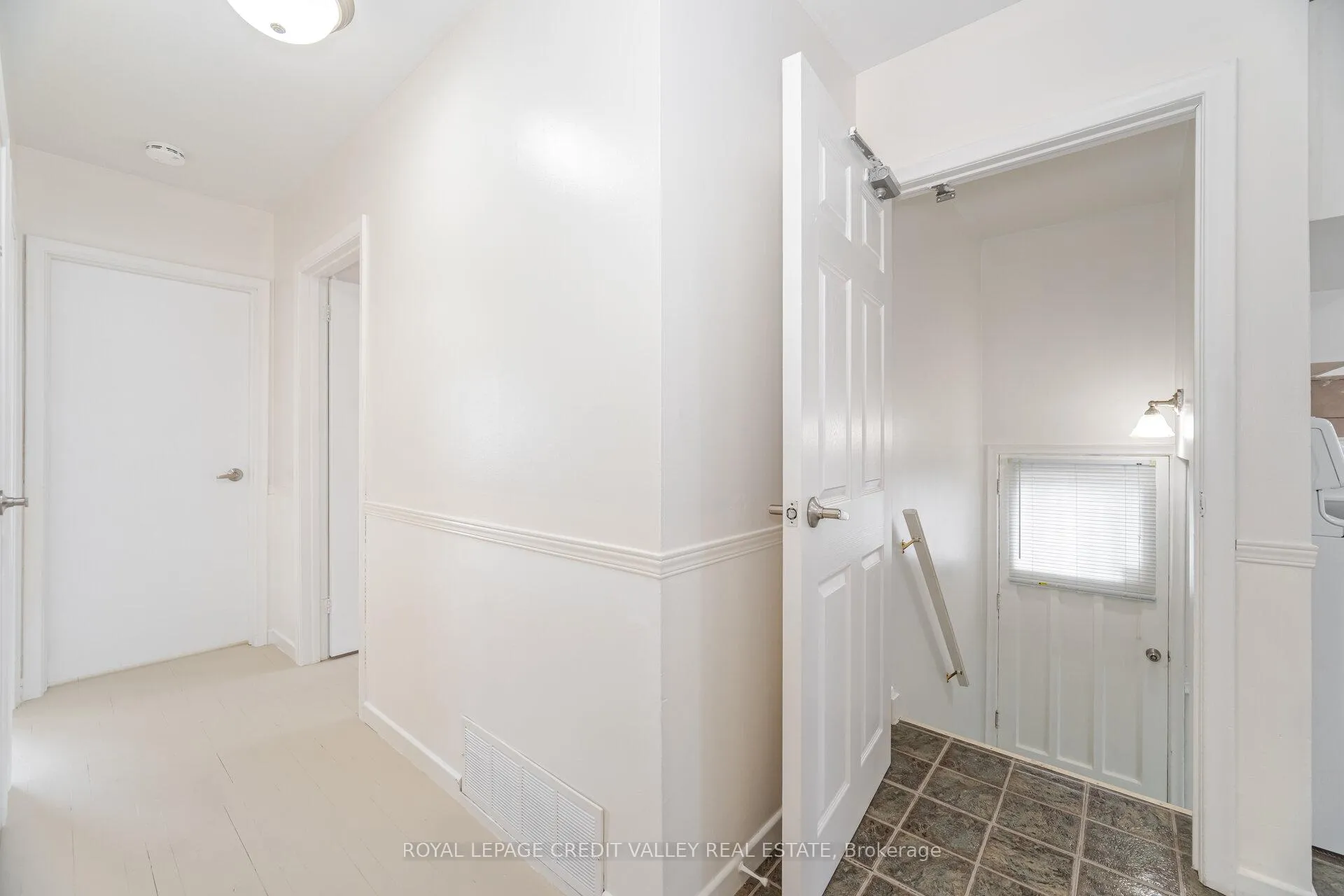 Photo 12 of 36 Autumn Boulevard, Brampton, Avondale — HOMEH