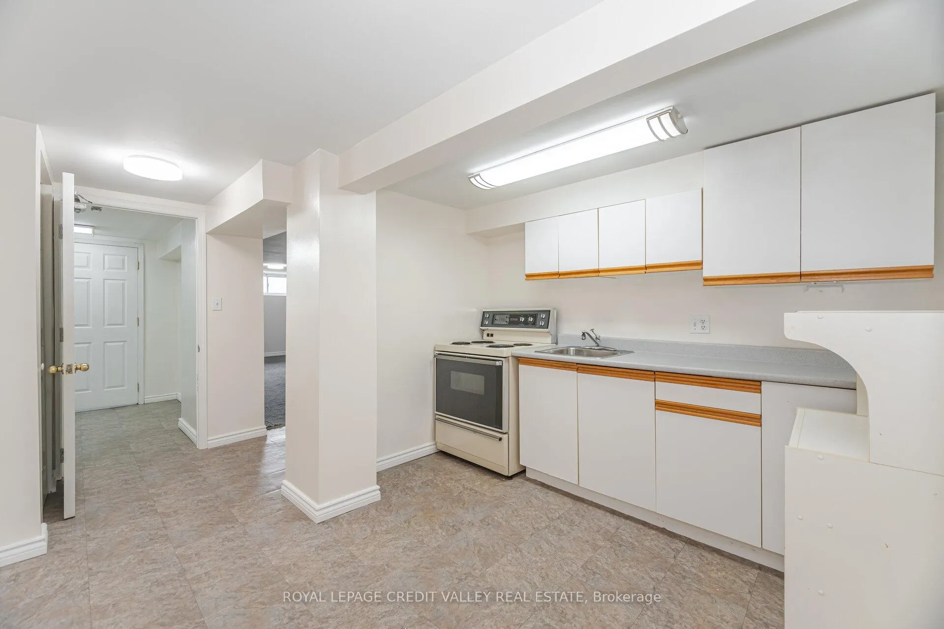 Photo 23 of 36 Autumn Boulevard, Brampton, Avondale — HOMEH