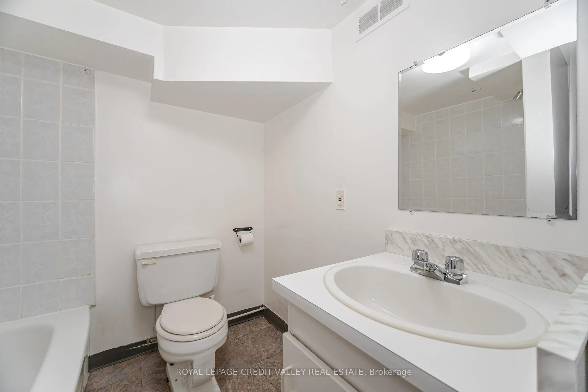 Photo 33 of 36 Autumn Boulevard, Brampton, Avondale — HOMEH