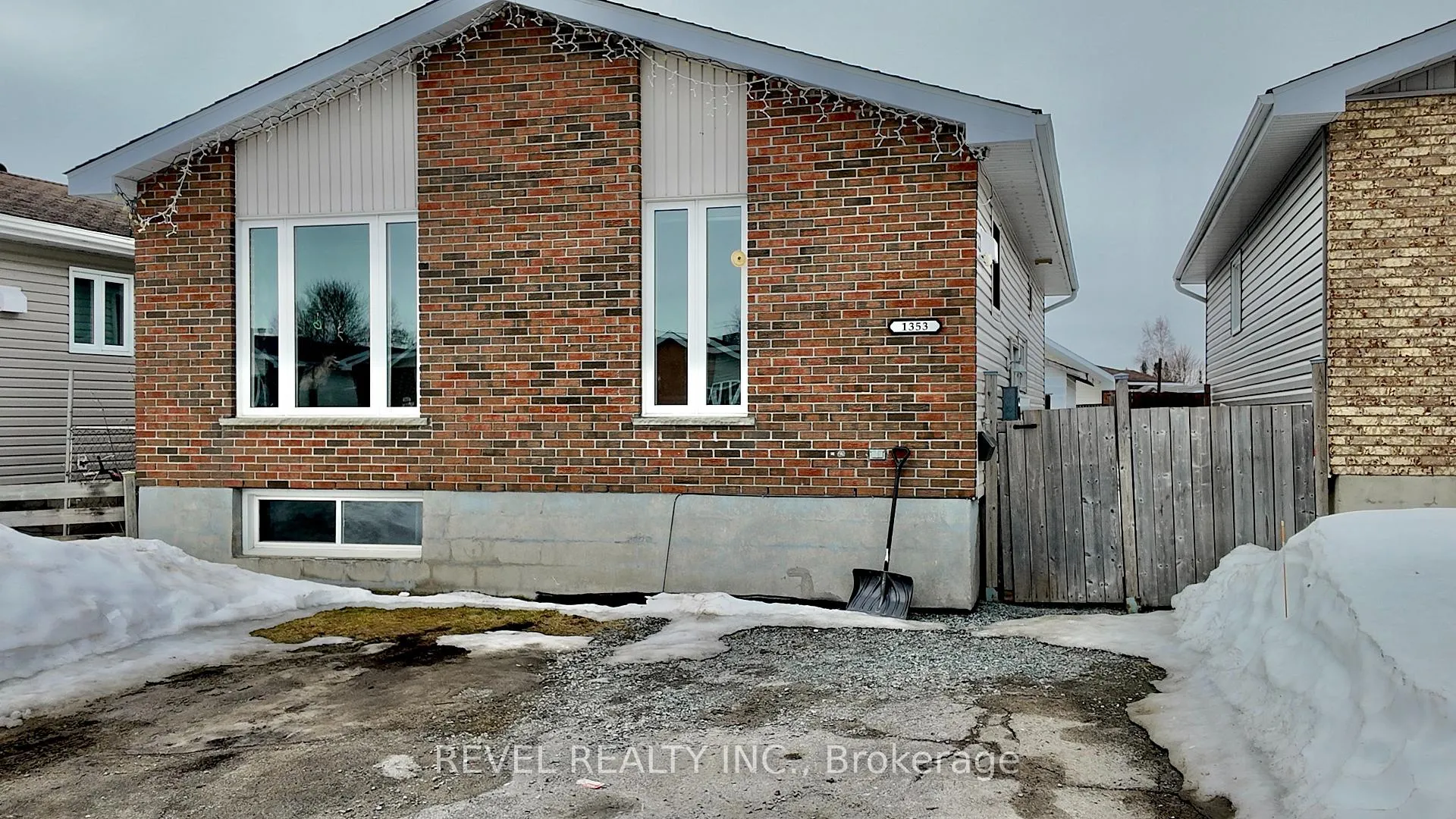 Front of 1353 Gatineau Boulevard