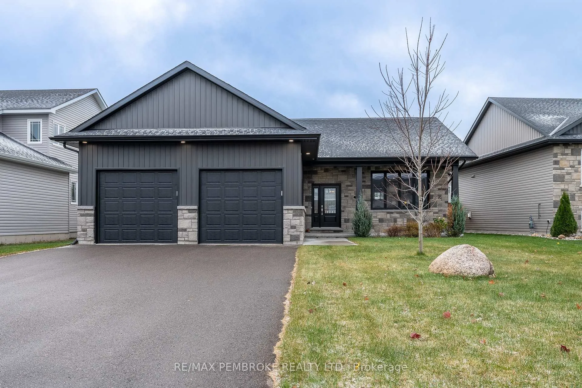 Photo 1 of 7 Drew Street, Petawawa — HOMEH