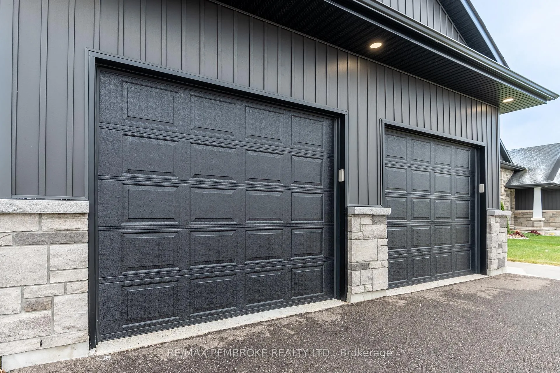 Photo 5 of 7 Drew Street, Petawawa — HOMEH