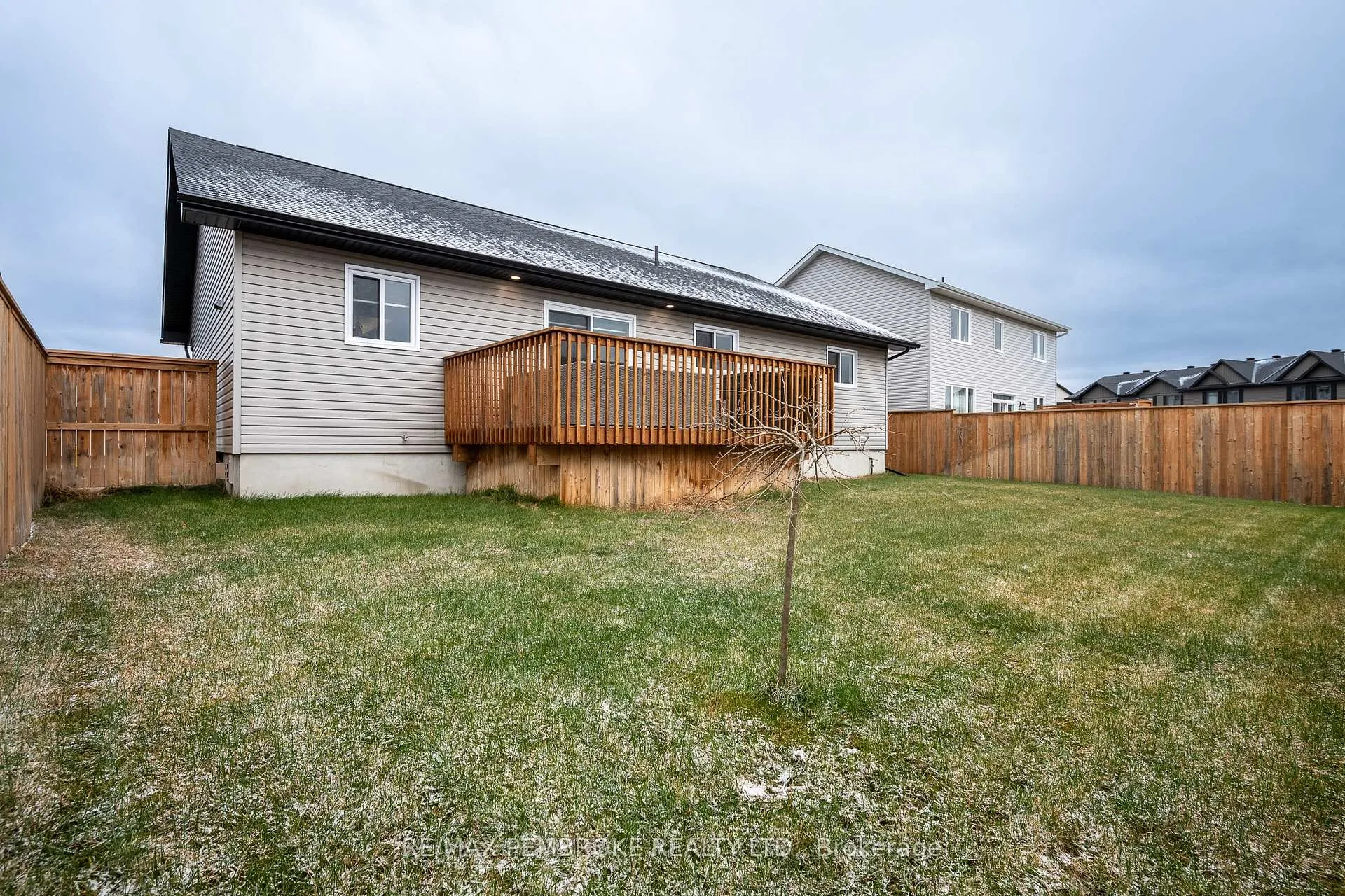Photo 8 of 7 Drew Street, Petawawa — HOMEH
