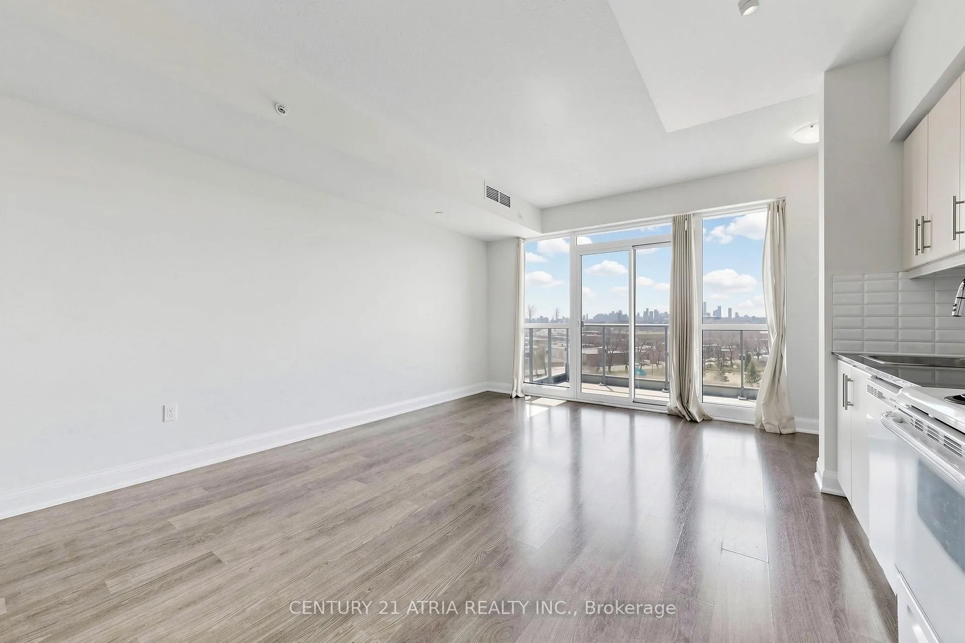 Photo 4 of Unit 607, 160 Vanderhoof Avenue, Toronto, Leaside — HOMEH