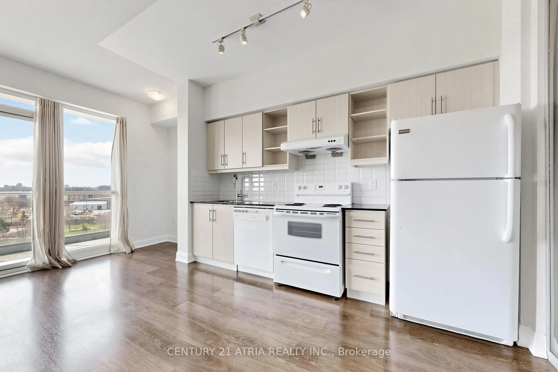 Photo 6 of Unit 607, 160 Vanderhoof Avenue, Toronto, Leaside — HOMEH