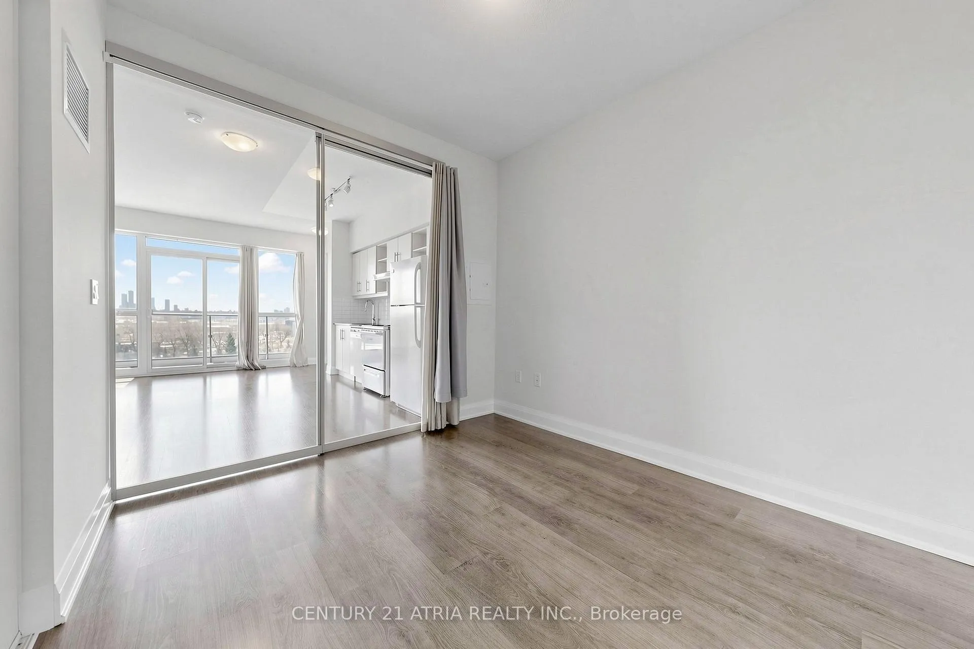 Photo 9 of Unit 607, 160 Vanderhoof Avenue, Toronto, Leaside — HOMEH