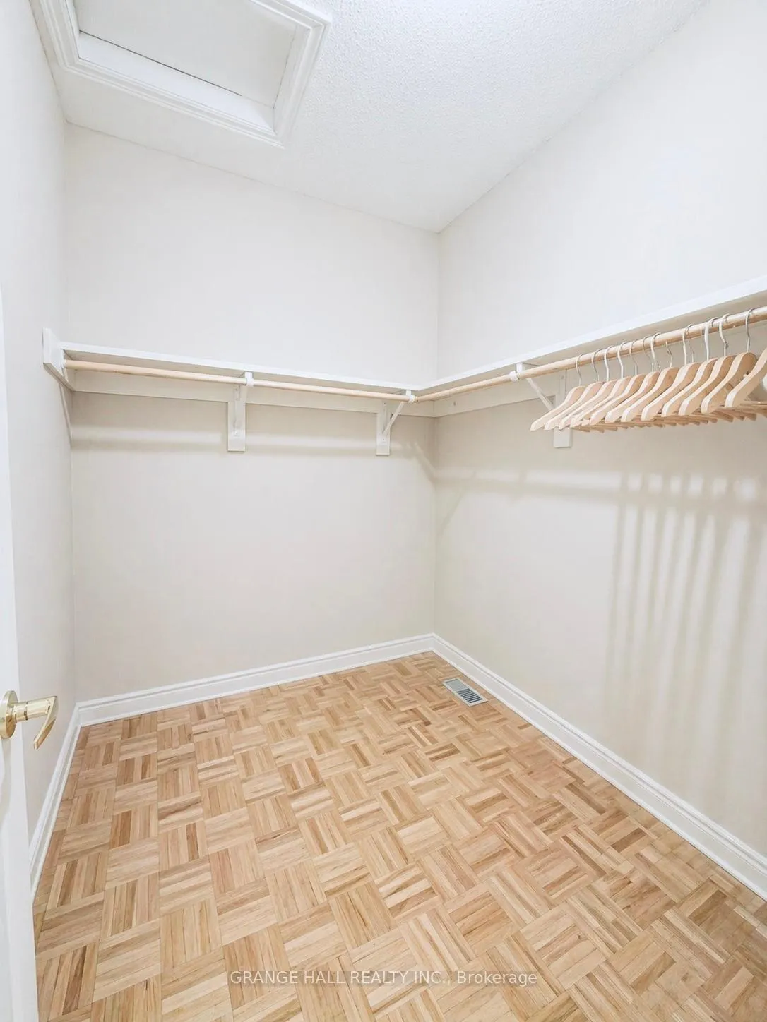 Photo 7 of 203 Starling Boulevard, Vaughan, Vellore Village — HOMEH