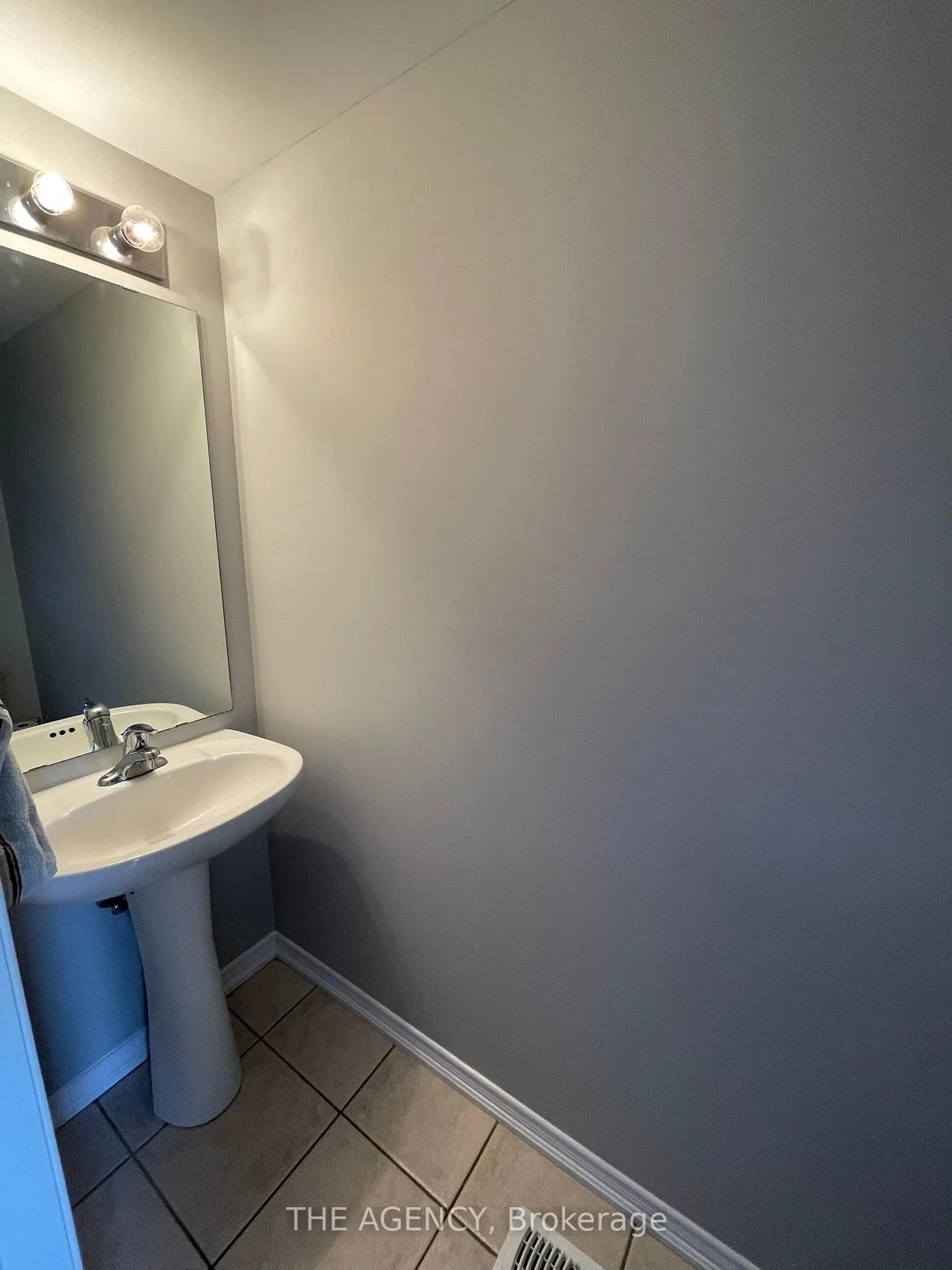 Photo 7 of 111 Bisset Avenue, Brantford — HOMEH