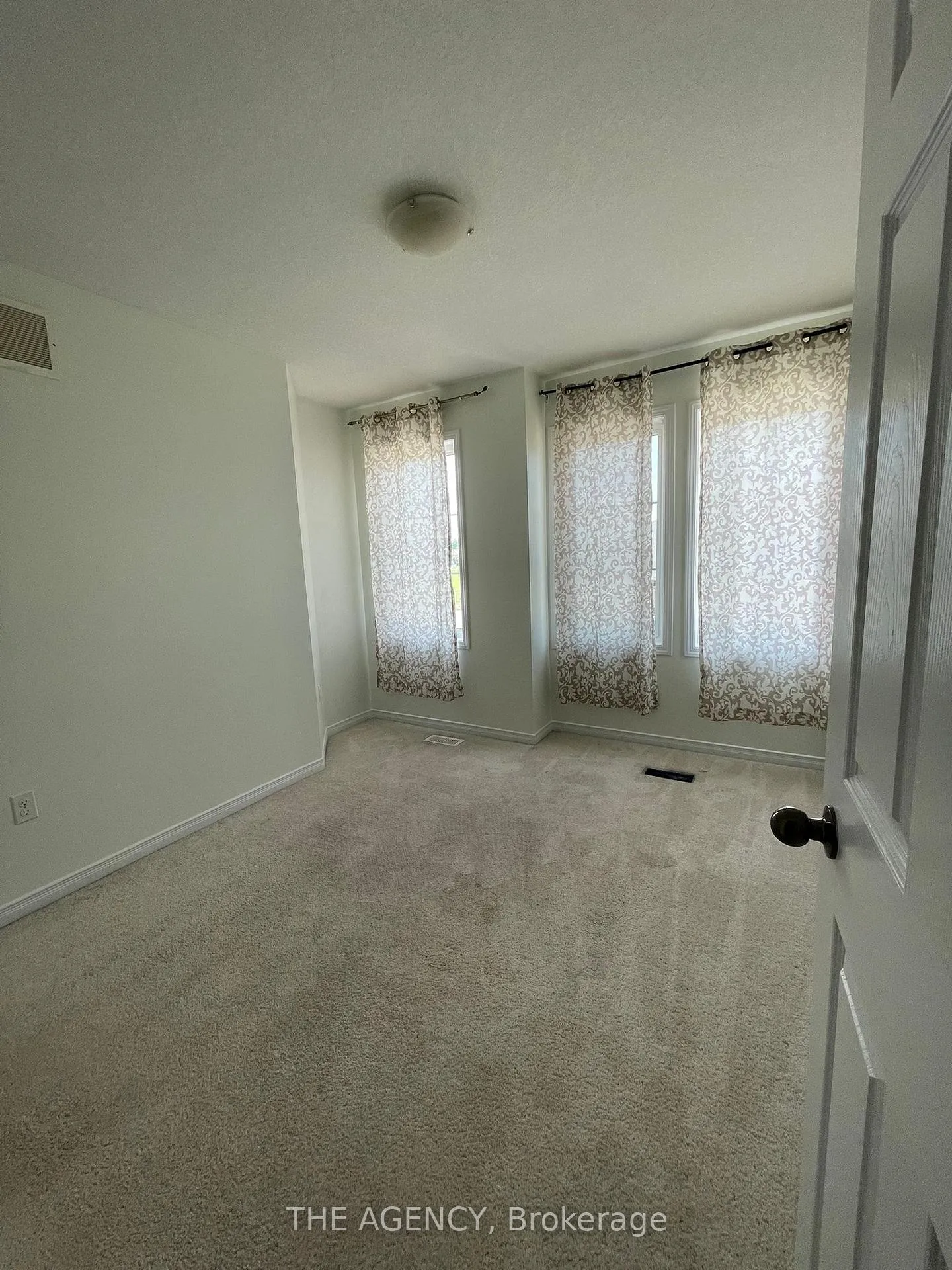 Photo 10 of 111 Bisset Avenue, Brantford — HOMEH