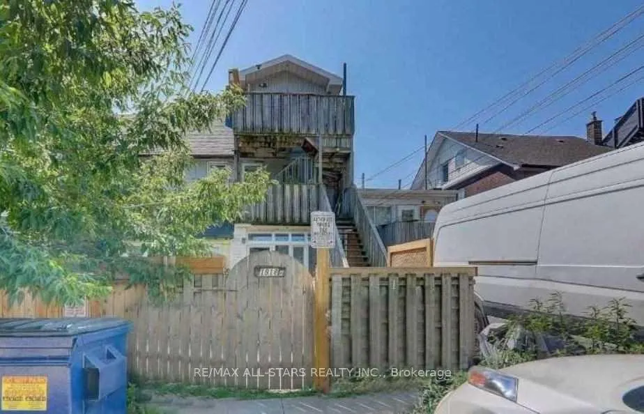 Photo 5 of Unit 2, 1918 Queen Street E, Toronto, The Beaches — HOMEH