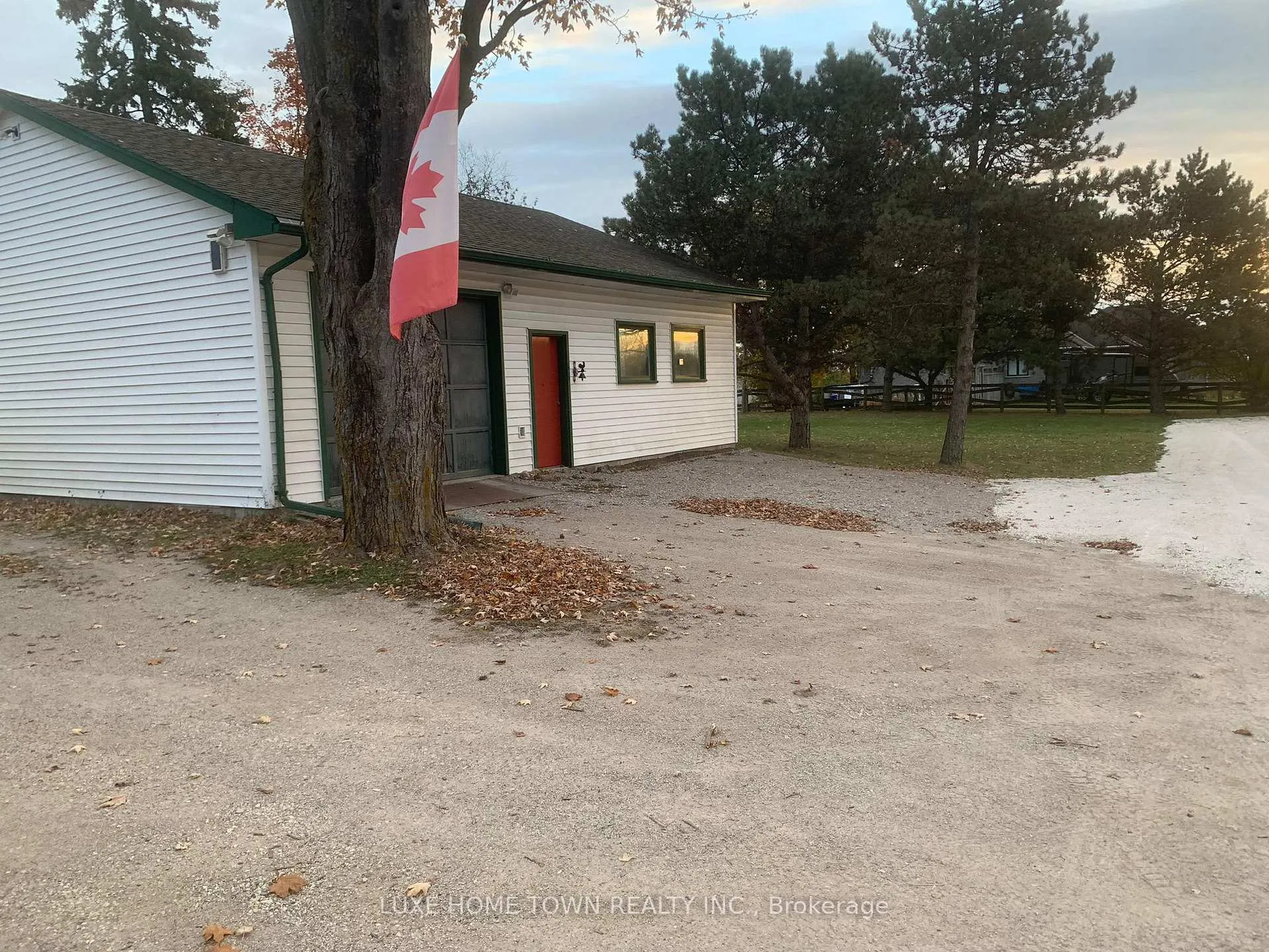 Photo 5 of 2445 Hespeler(UPPER) Road, Cambridge, Silver Heights — HOMEH