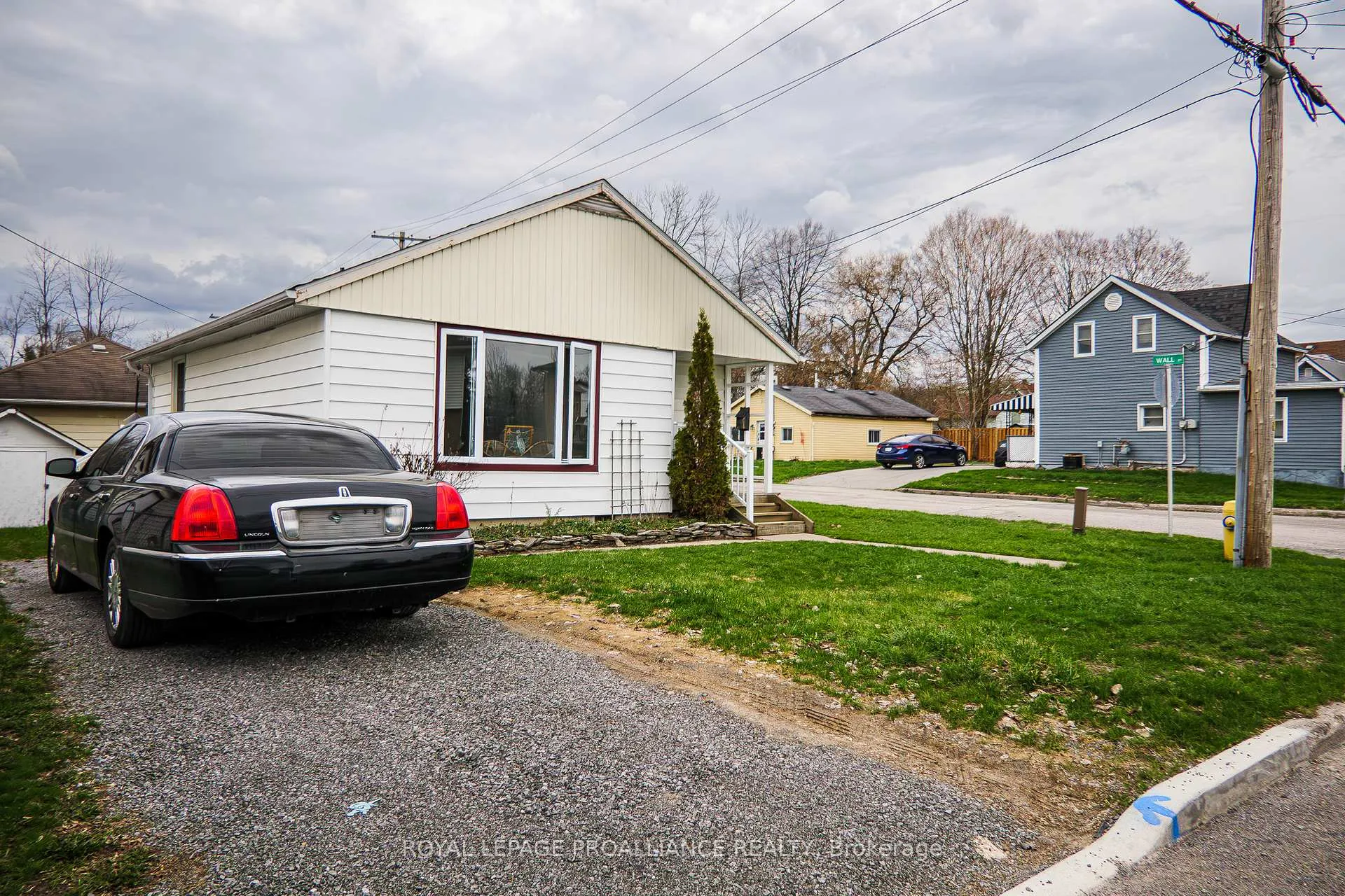 Photo 2 of 101 Wall Street, Quinte West, Trenton Ward — HOMEH