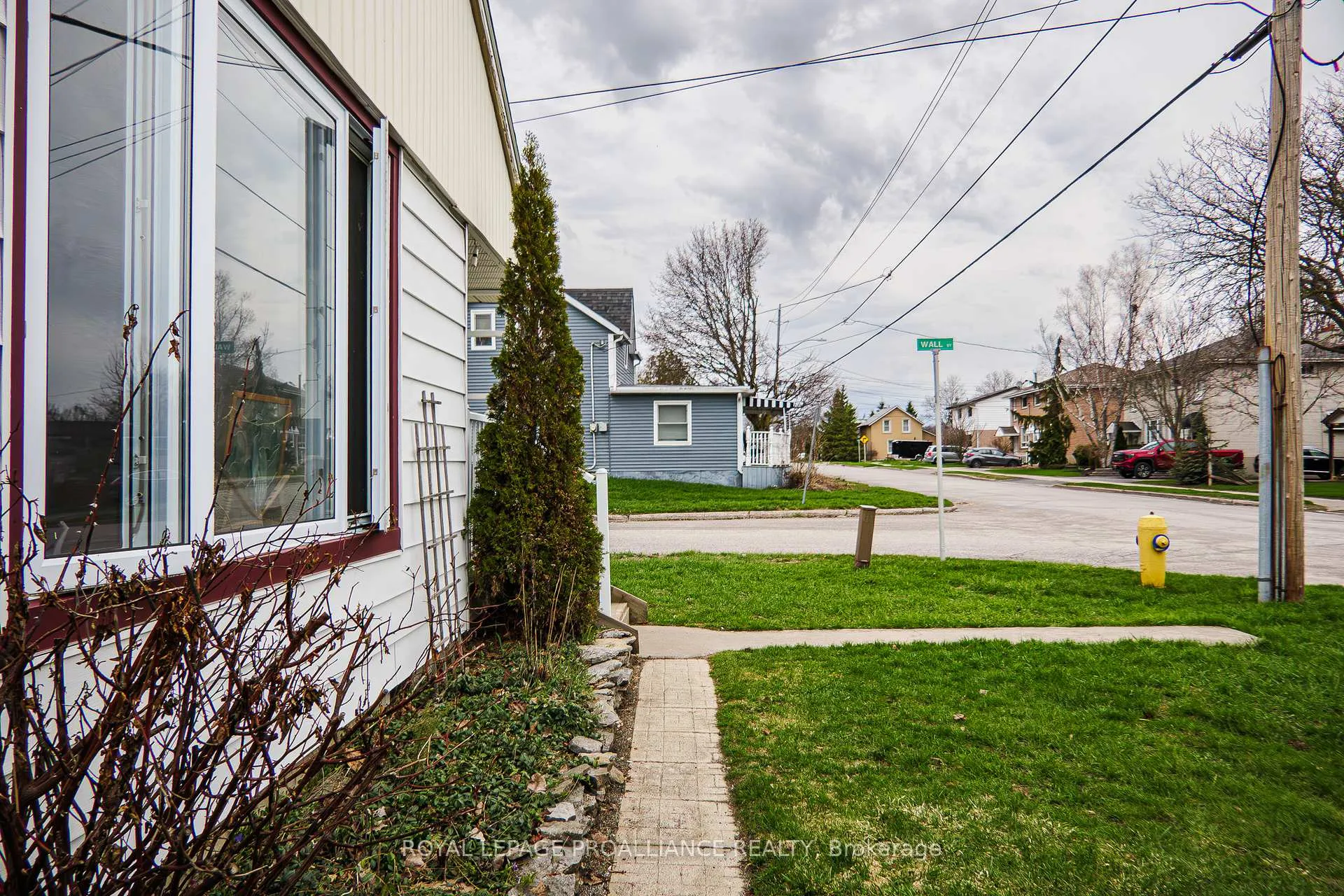 Photo 3 of 101 Wall Street, Quinte West, Trenton Ward — HOMEH