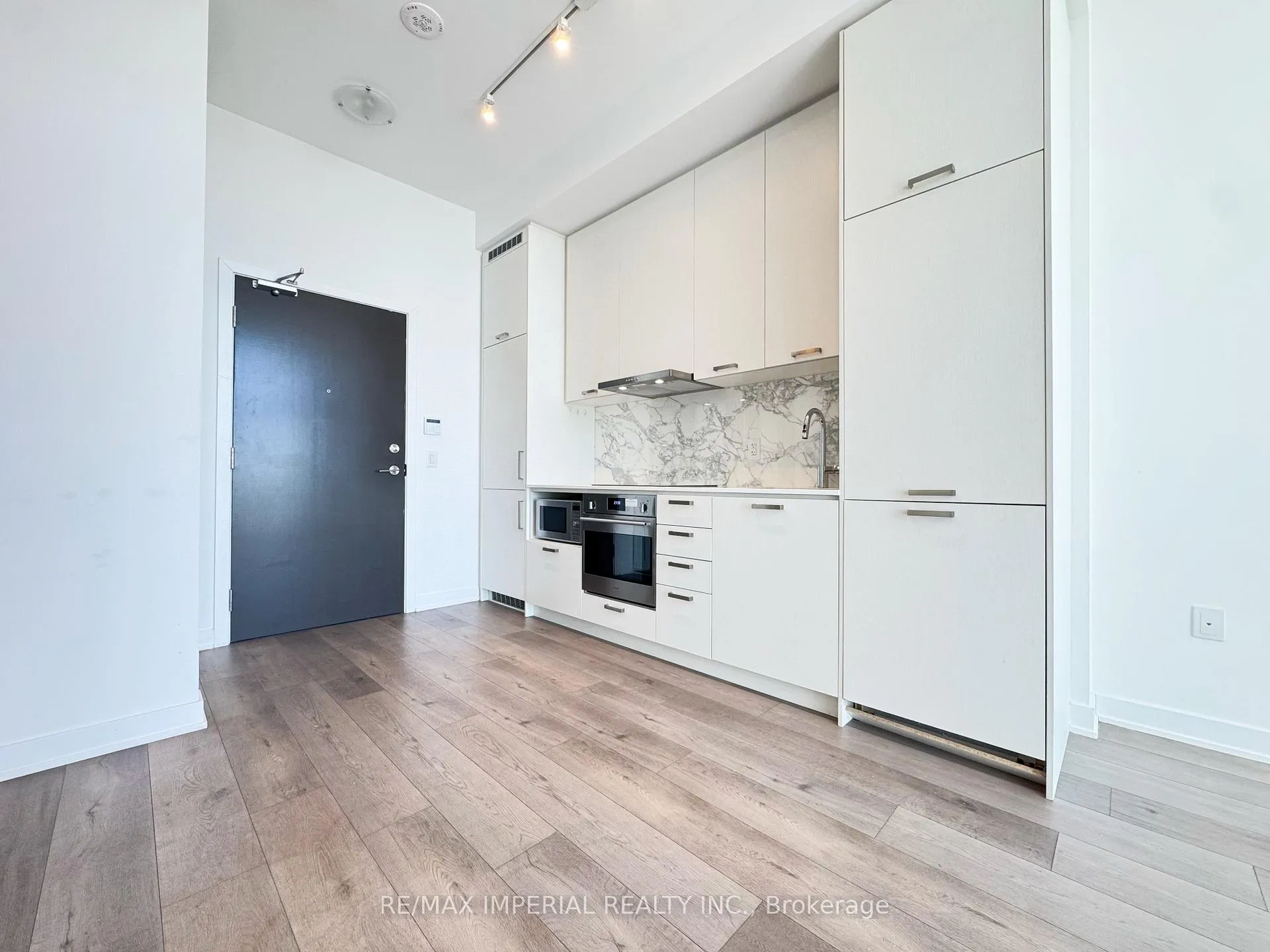 Photo 2 of Unit 1805, 10 Honeycrisp Crescent, Vaughan, Concord — HOMEH
