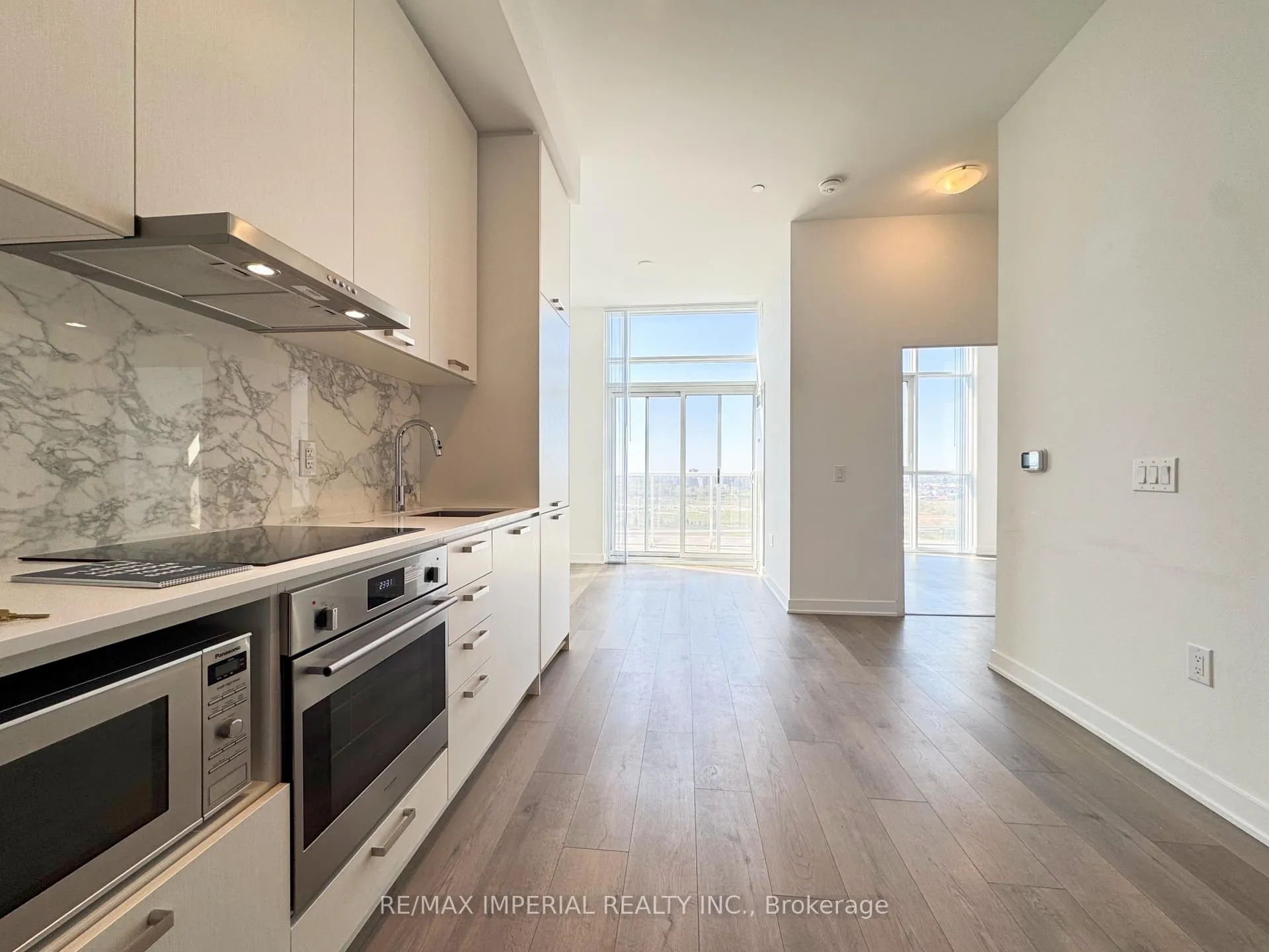Photo 3 of Unit 1805, 10 Honeycrisp Crescent, Vaughan, Concord — HOMEH