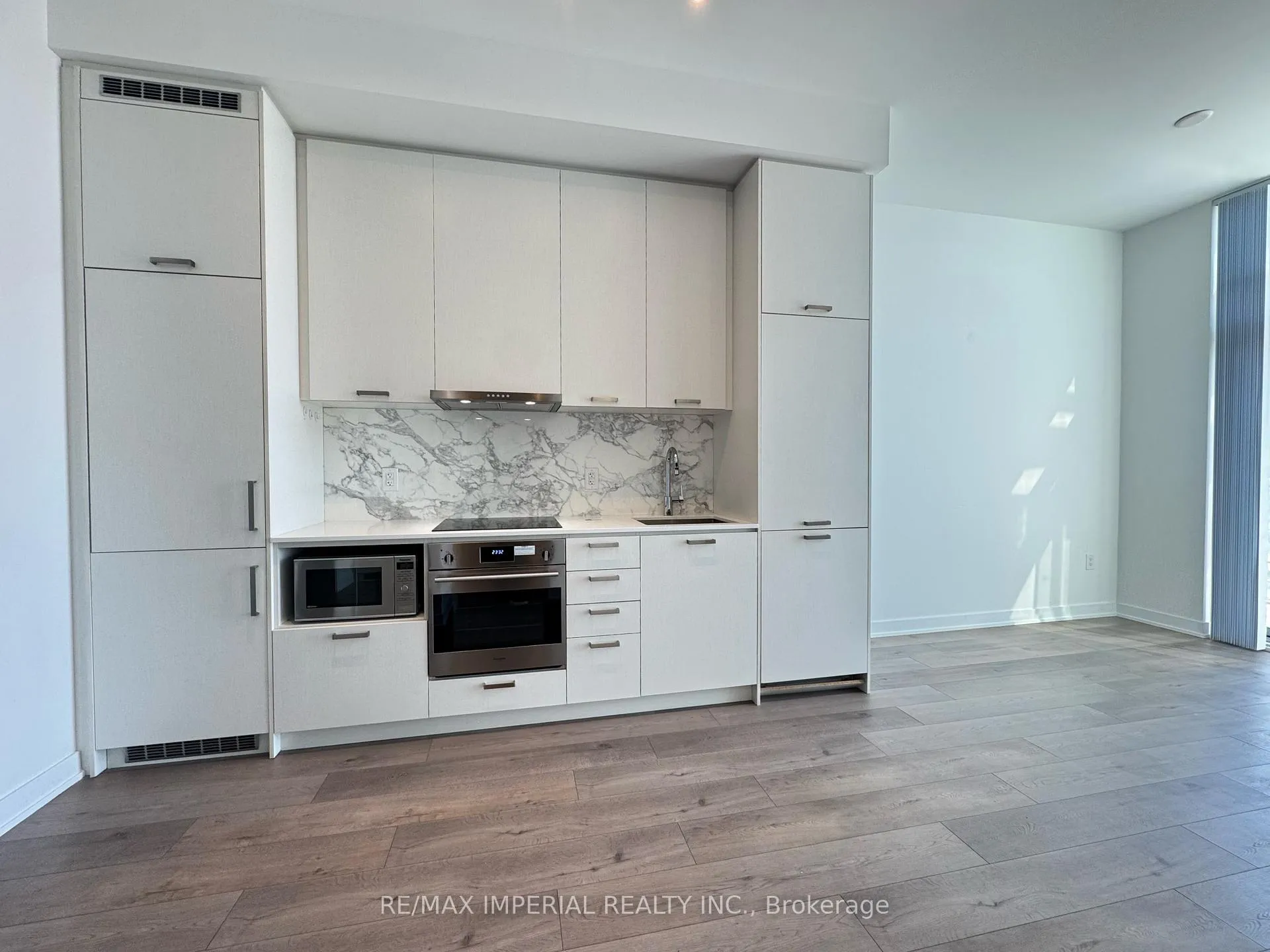 Photo 4 of Unit 1805, 10 Honeycrisp Crescent, Vaughan, Concord — HOMEH