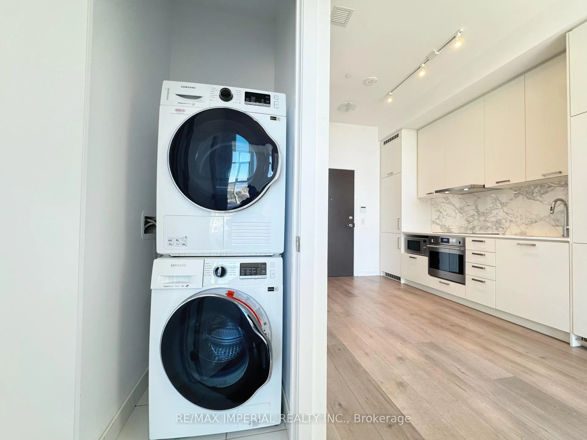 Photo 7 of Unit 1805, 10 Honeycrisp Crescent, Vaughan, Concord — HOMEH