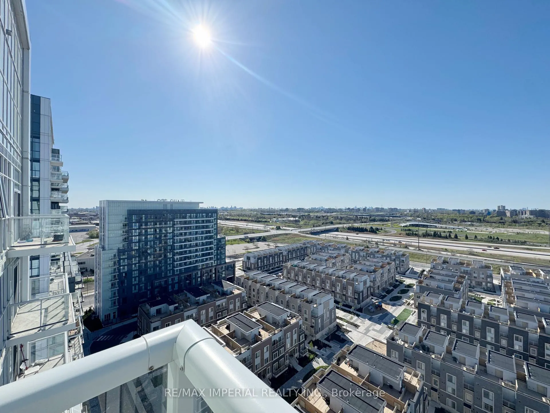 Photo 13 of Unit 1805, 10 Honeycrisp Crescent, Vaughan, Concord — HOMEH