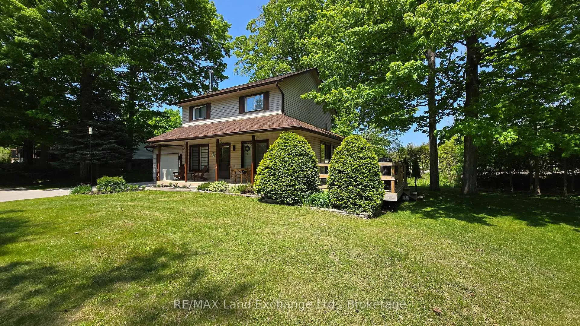 Front of 924 Tanglewood Drive