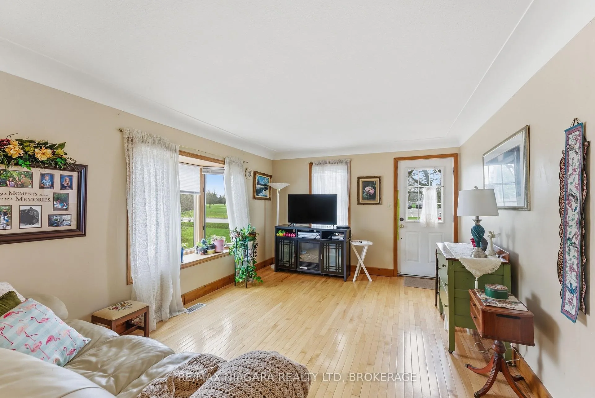 Photo 11 of 10364 Willodell Road, Niagara Falls, Lyons Creek — HOMEH