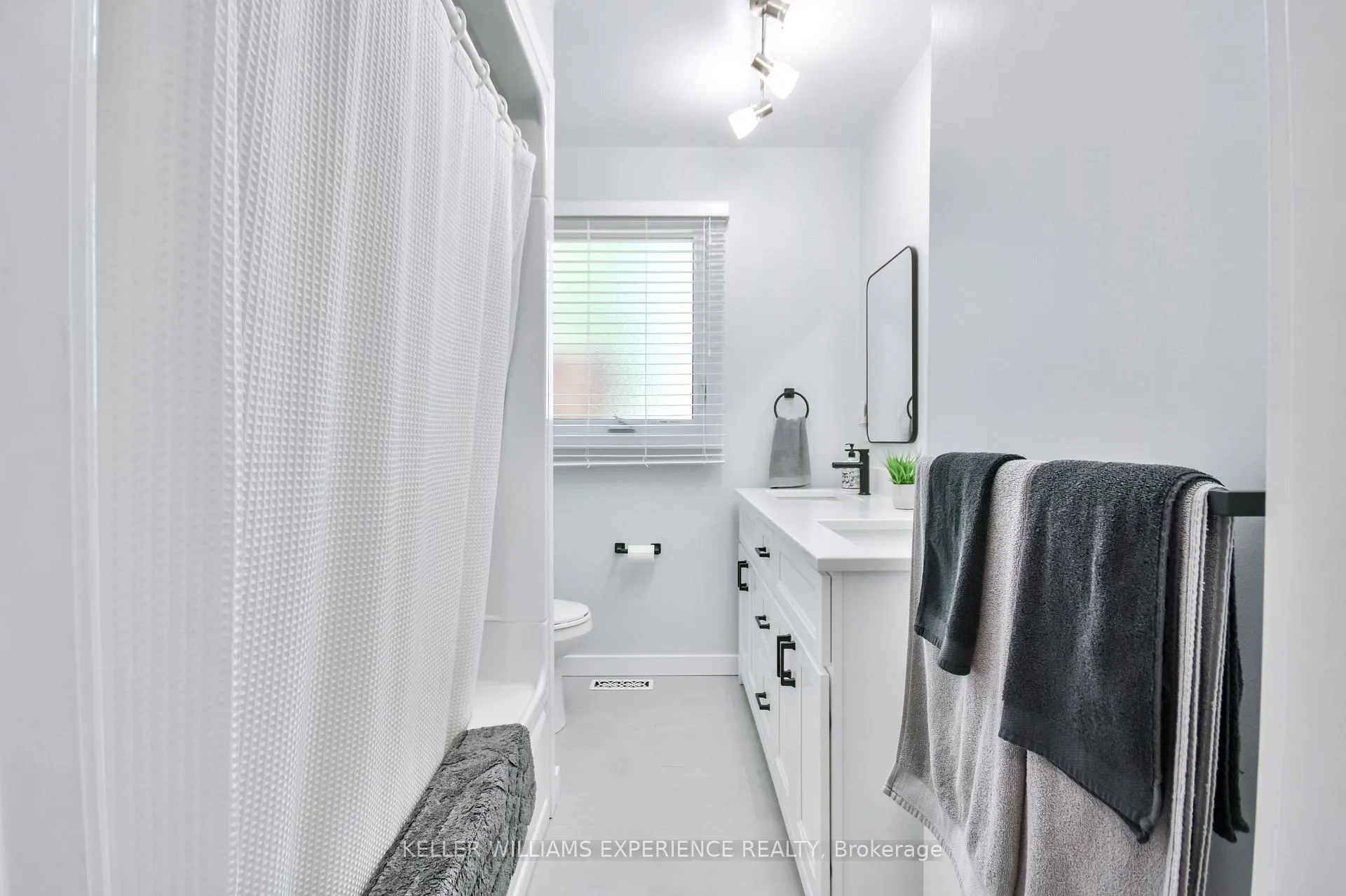 Photo 20 of 80 Cundles Road E, Barrie, Cundles East — HOMEH