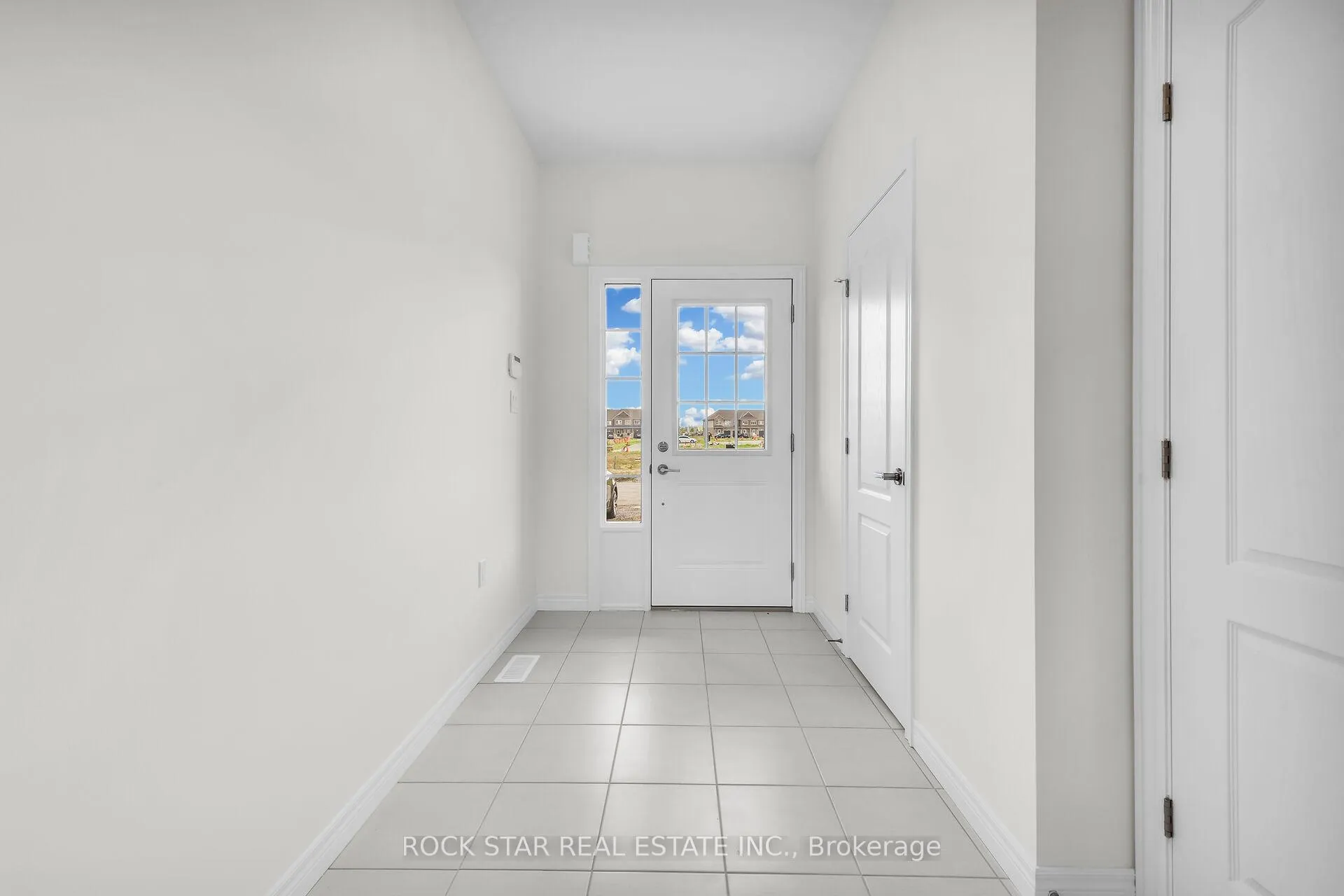 Photo 5 of 63 Lloyd Davies Way, Hamilton, Binbrook — HOMEH