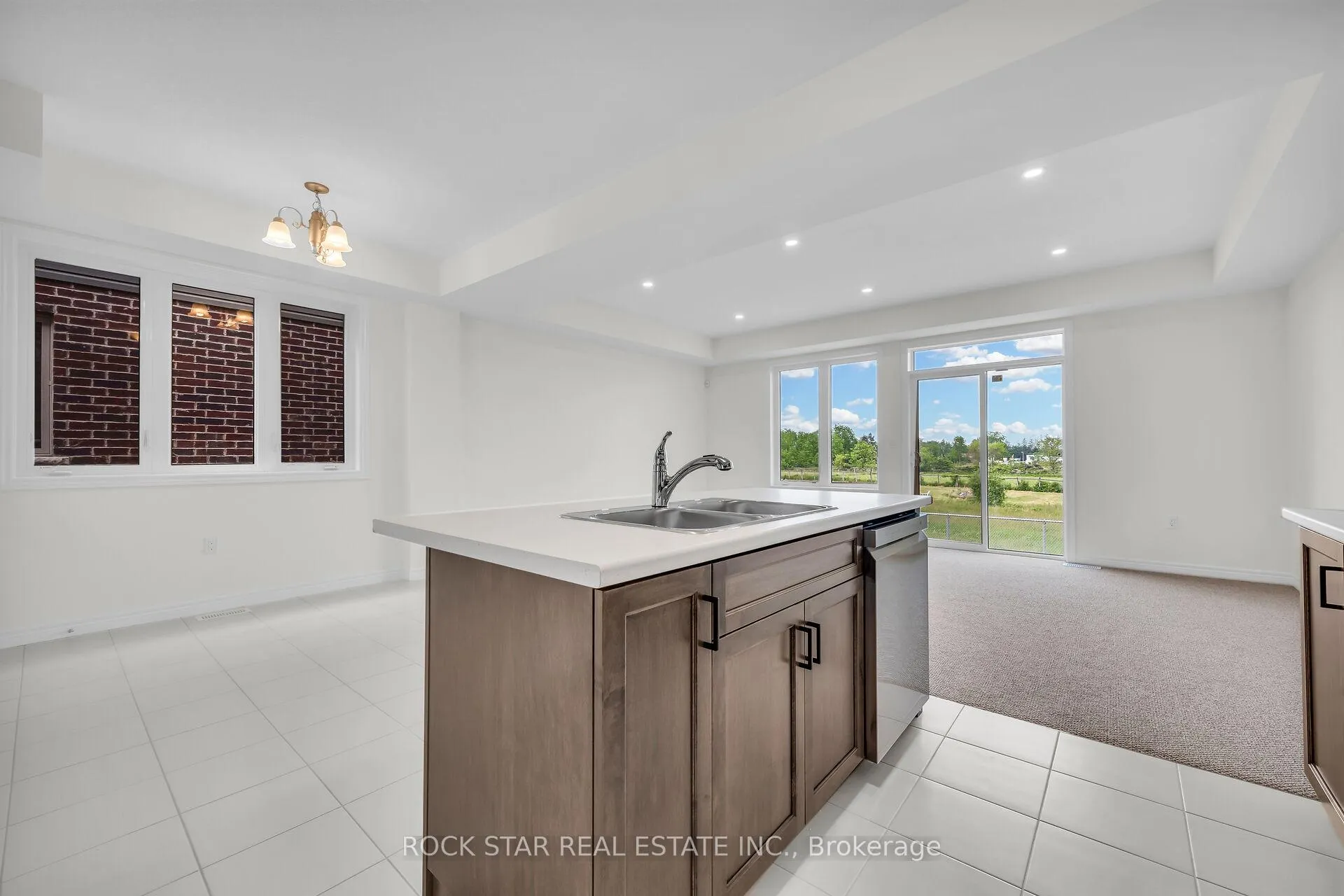 Photo 16 of 63 Lloyd Davies Way, Hamilton, Binbrook — HOMEH