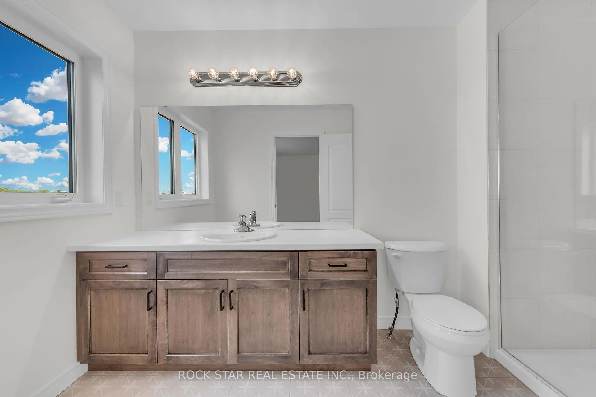 Photo 28 of 63 Lloyd Davies Way, Hamilton, Binbrook — HOMEH