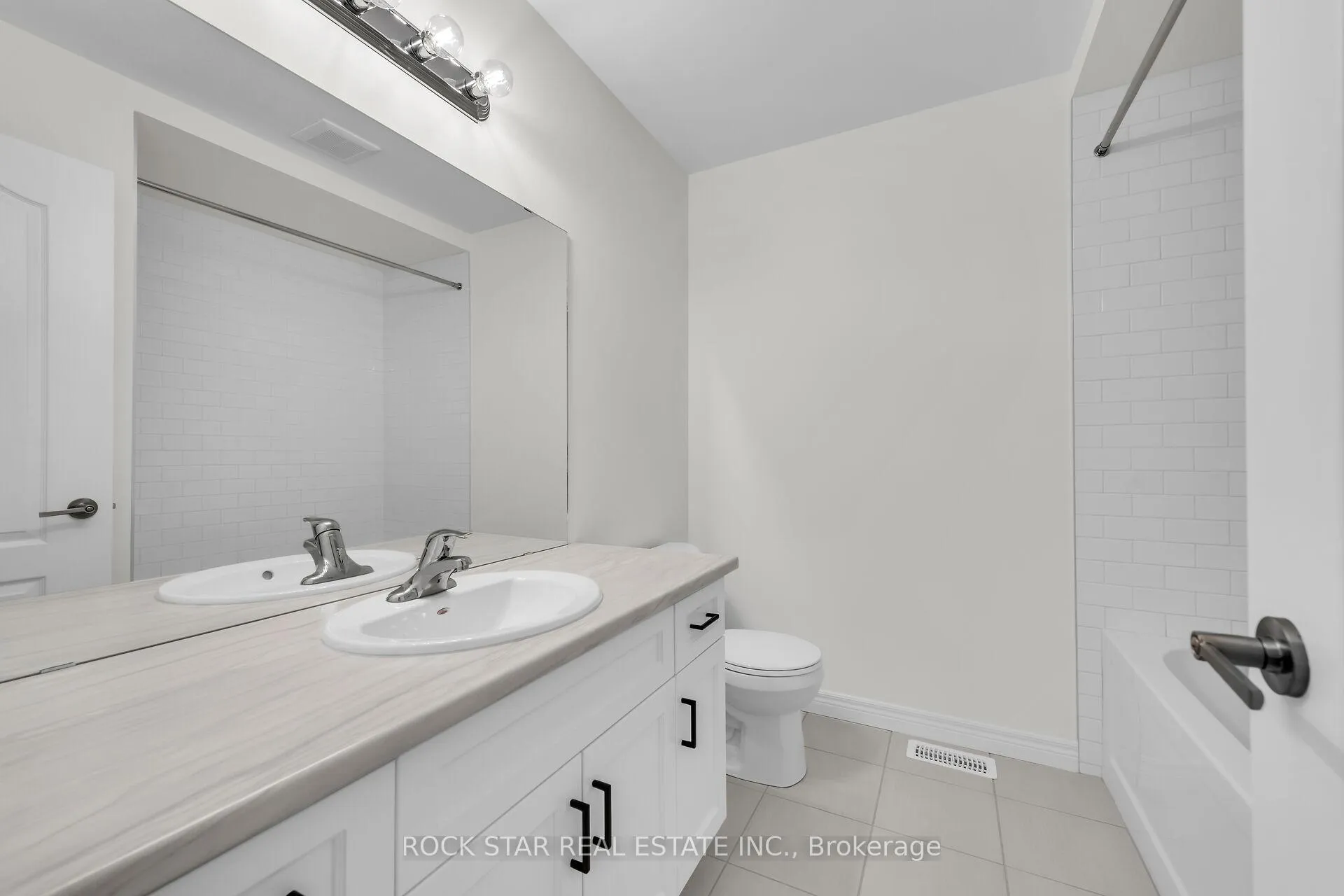 Photo 33 of 63 Lloyd Davies Way, Hamilton, Binbrook — HOMEH