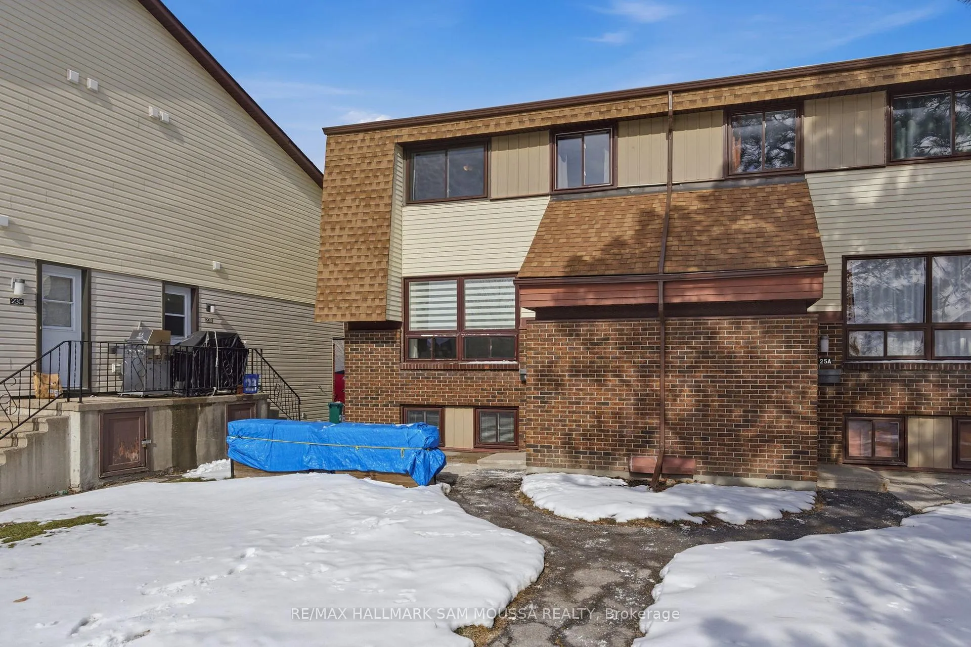 Photo 3 of Unit B, 25 Woodvale Green, Ottawa, Craig Henry/Woodvale — HOMEH