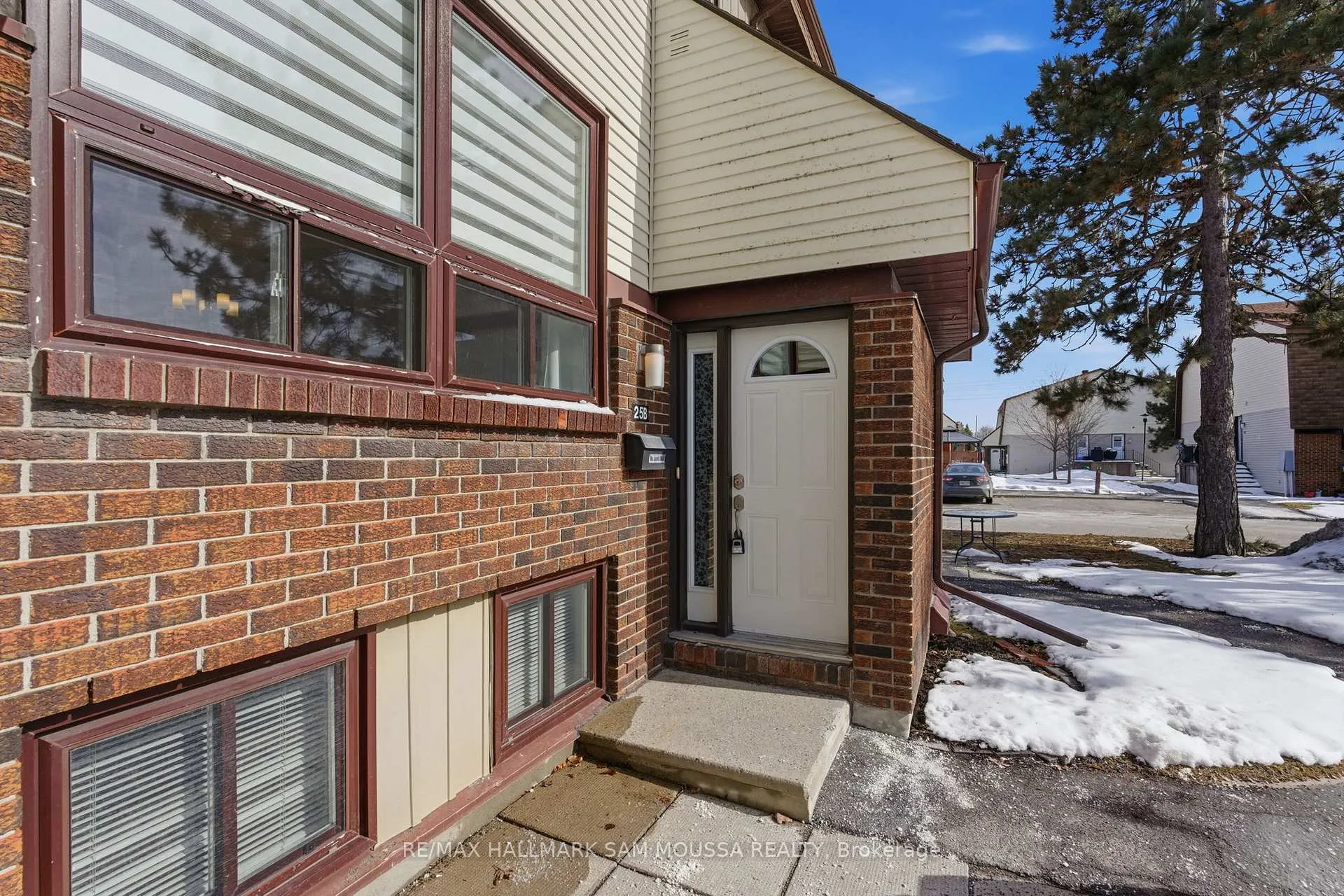 Photo 4 of Unit B, 25 Woodvale Green, Ottawa, Craig Henry/Woodvale — HOMEH