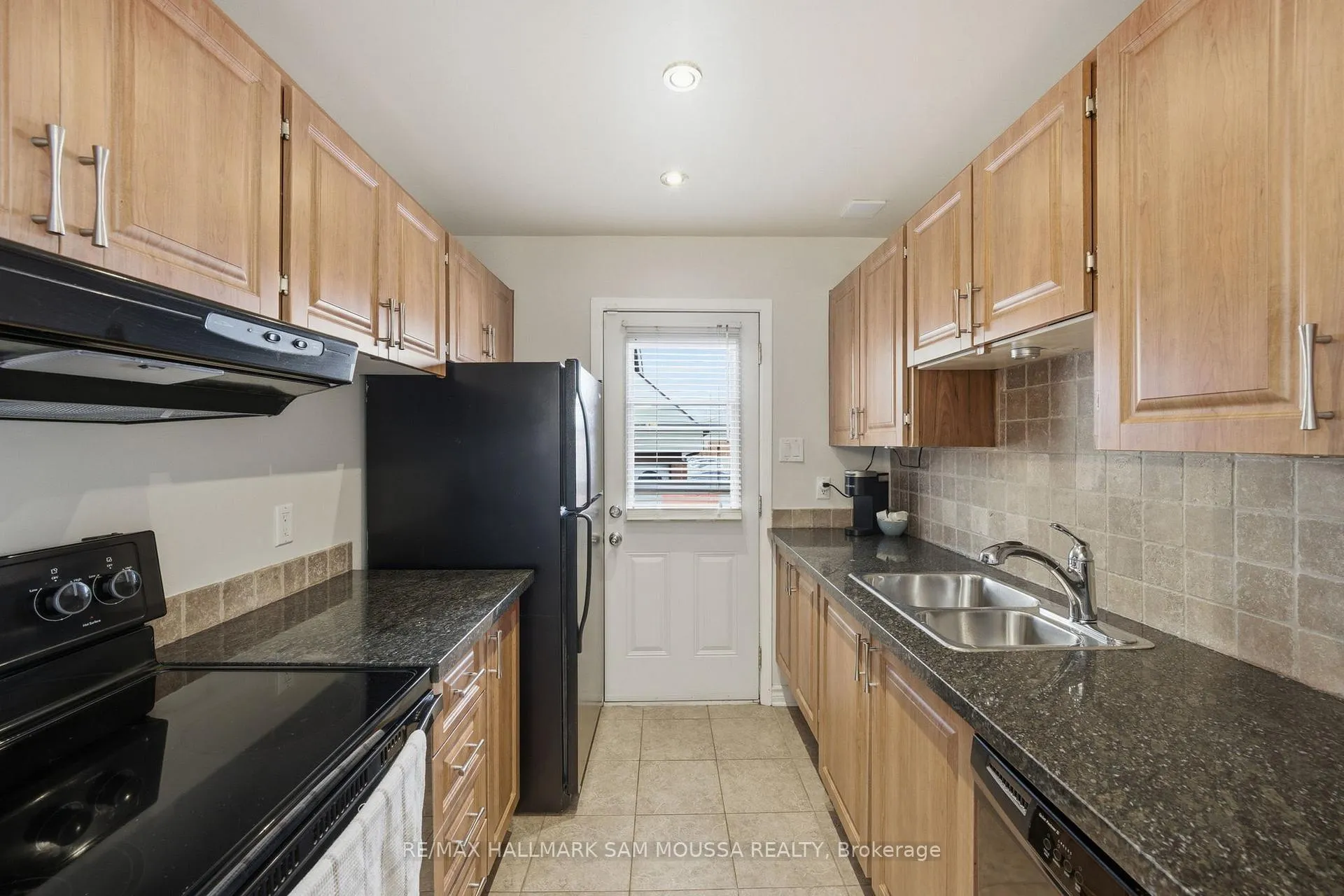 Photo 15 of Unit B, 25 Woodvale Green, Ottawa, Craig Henry/Woodvale — HOMEH