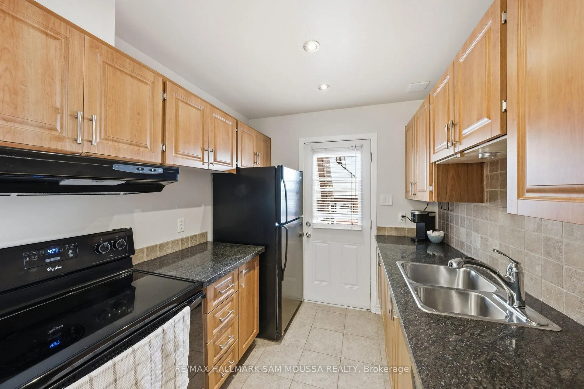 Photo 16 of Unit B, 25 Woodvale Green, Ottawa, Craig Henry/Woodvale — HOMEH