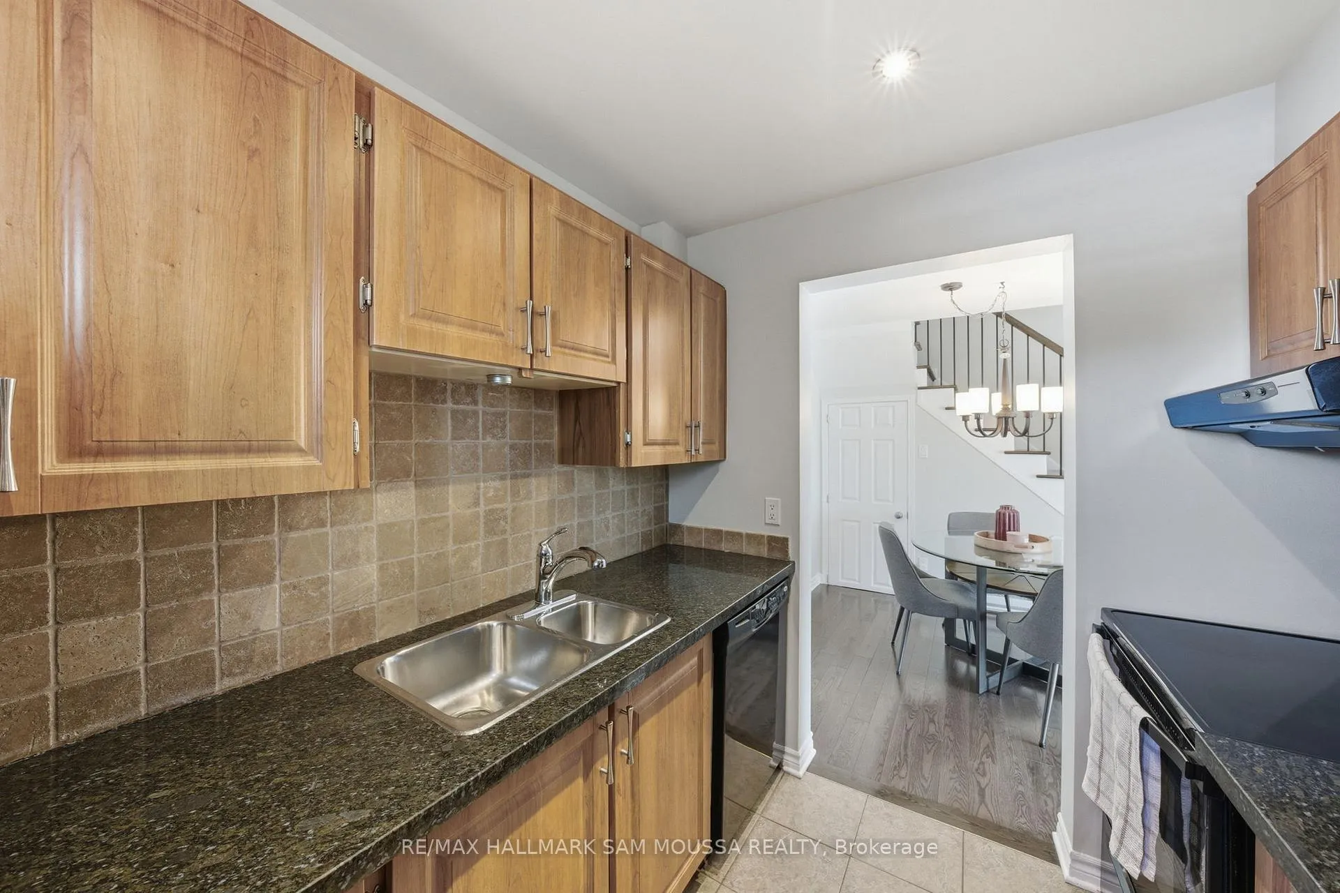 Photo 17 of Unit B, 25 Woodvale Green, Ottawa, Craig Henry/Woodvale — HOMEH