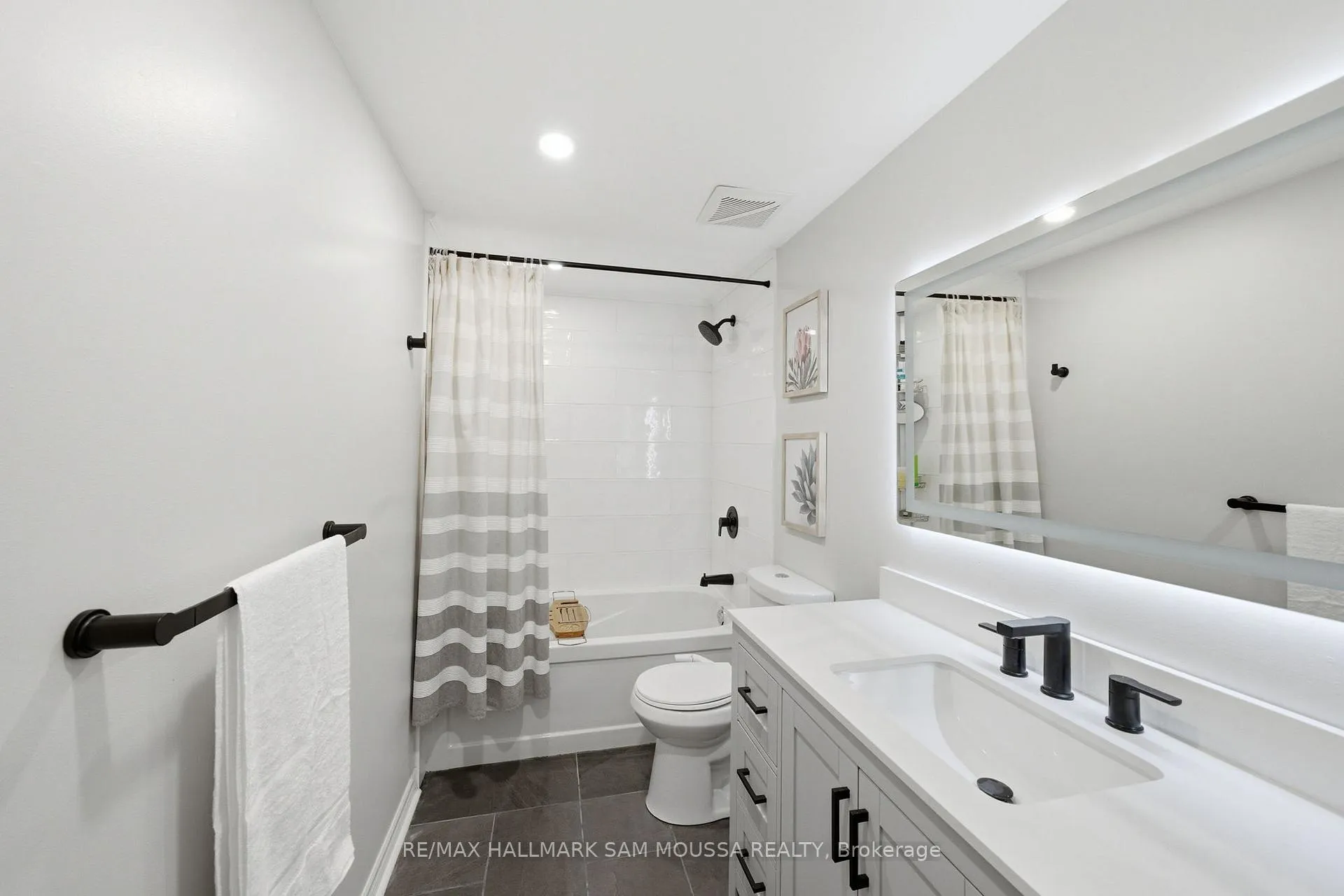 Photo 26 of Unit B, 25 Woodvale Green, Ottawa, Craig Henry/Woodvale — HOMEH