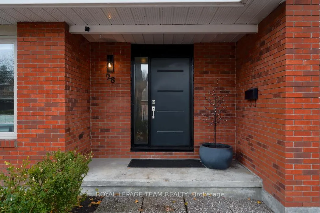 Photo 2 of 28 Holitman Drive, Ottawa, Barrhaven - Knollsbrook — HOMEH