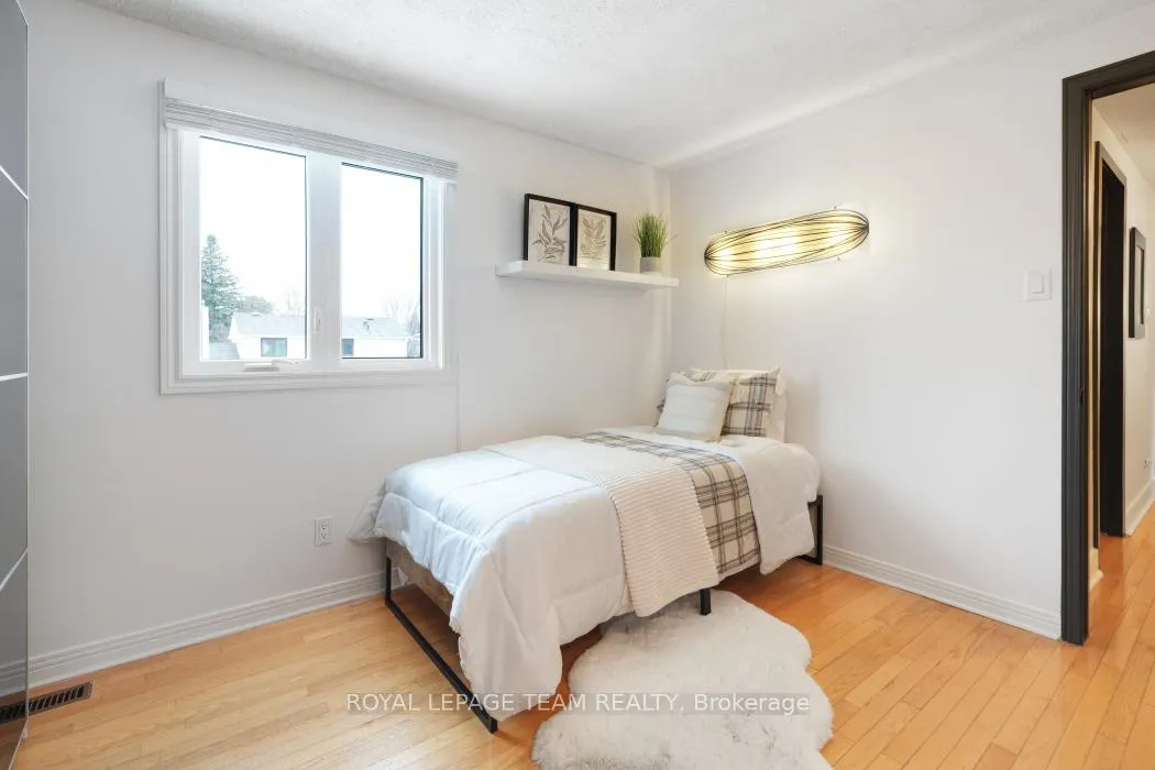 Photo 11 of 28 Holitman Drive, Ottawa, Barrhaven - Knollsbrook — HOMEH
