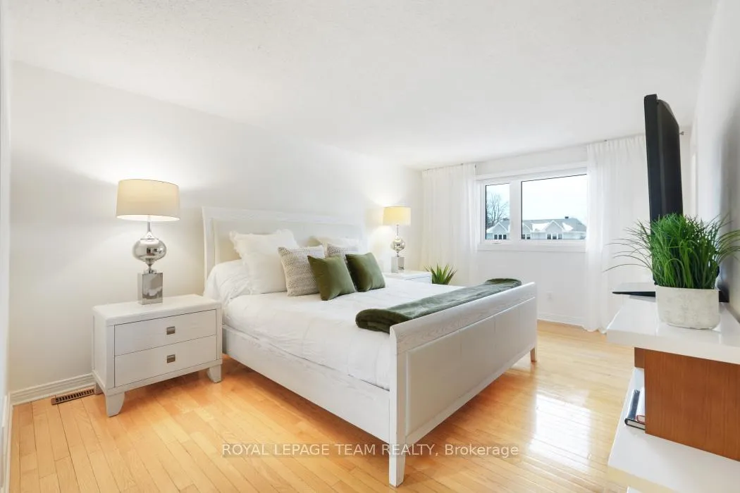Photo 17 of 28 Holitman Drive, Ottawa, Barrhaven - Knollsbrook — HOMEH