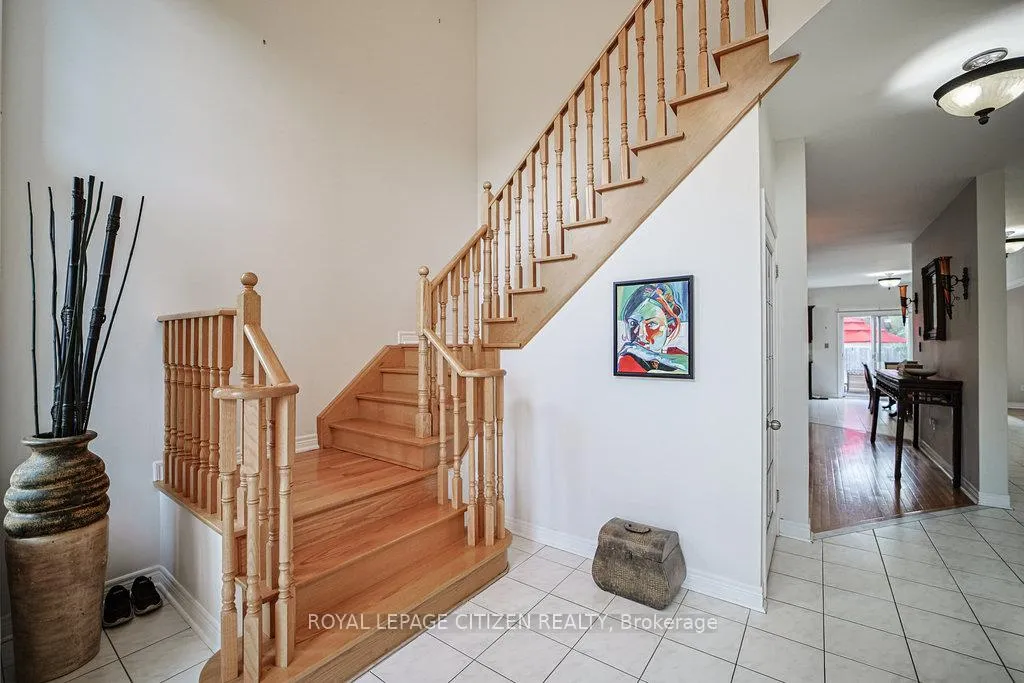 Photo 7 of 31 Burnhaven Avenue, Vaughan, Maple — HOMEH