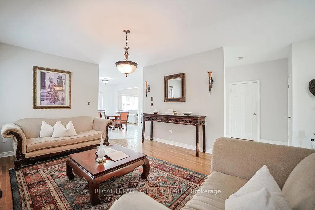 Photo 9 of 31 Burnhaven Avenue, Vaughan, Maple — HOMEH