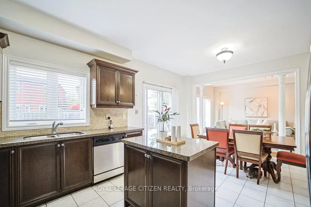 Photo 16 of 31 Burnhaven Avenue, Vaughan, Maple — HOMEH