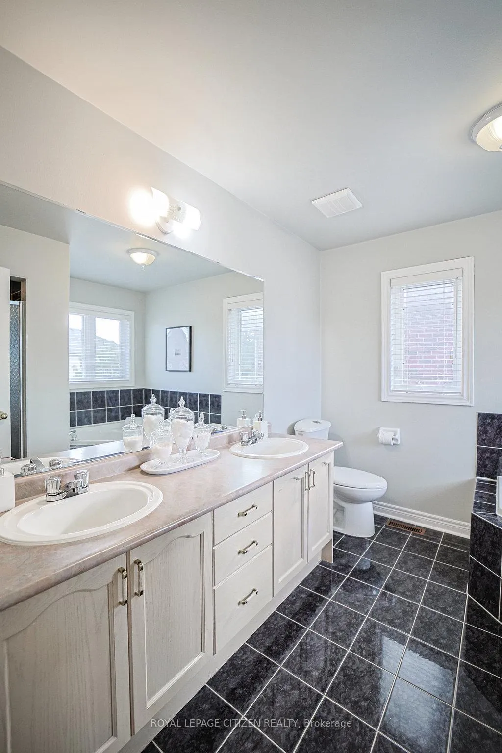 Photo 26 of 31 Burnhaven Avenue, Vaughan, Maple — HOMEH